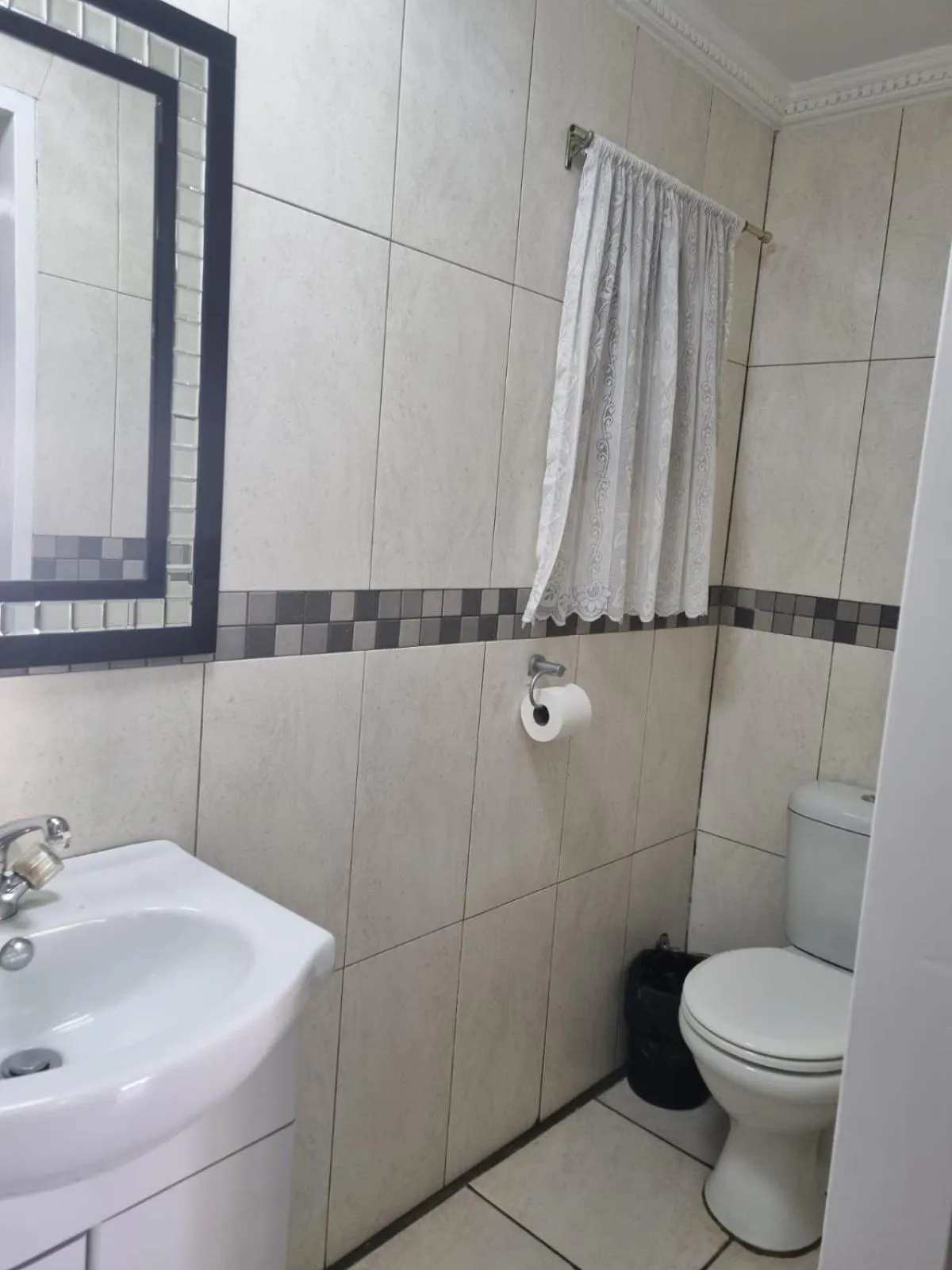 Bathroom in Airport Inn Bed and Breakfast