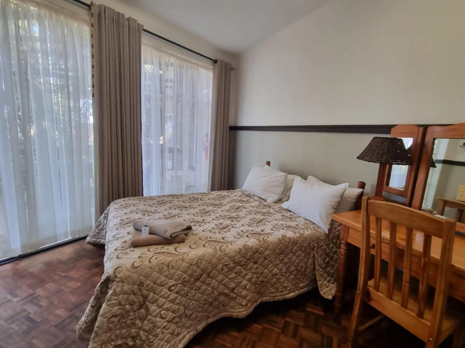 Bed in Airport Inn Bed and Breakfast