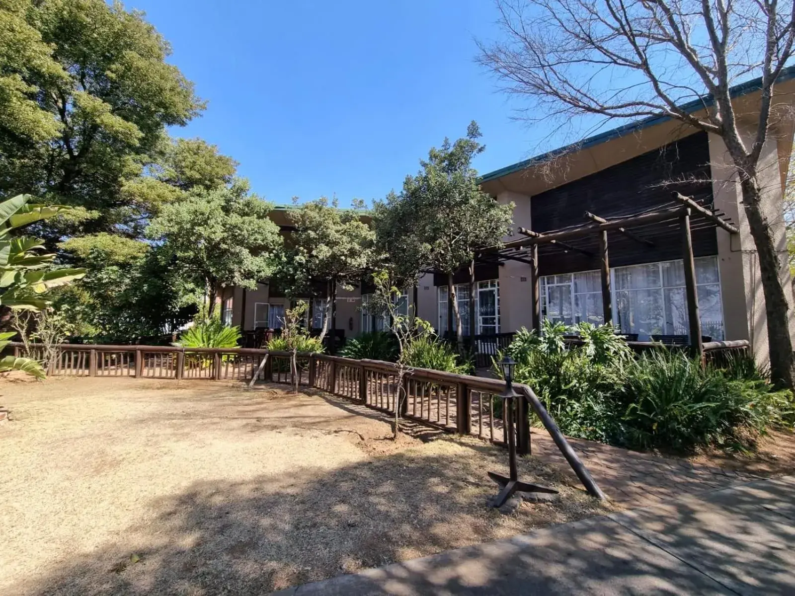 Property building in Airport Inn Bed and Breakfast Property building in Airport Inn Bed and Breakfast