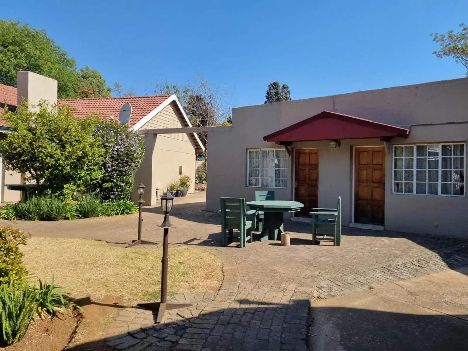 Property building in Airport Inn Bed and Breakfast Property building in Airport Inn Bed and Breakfast