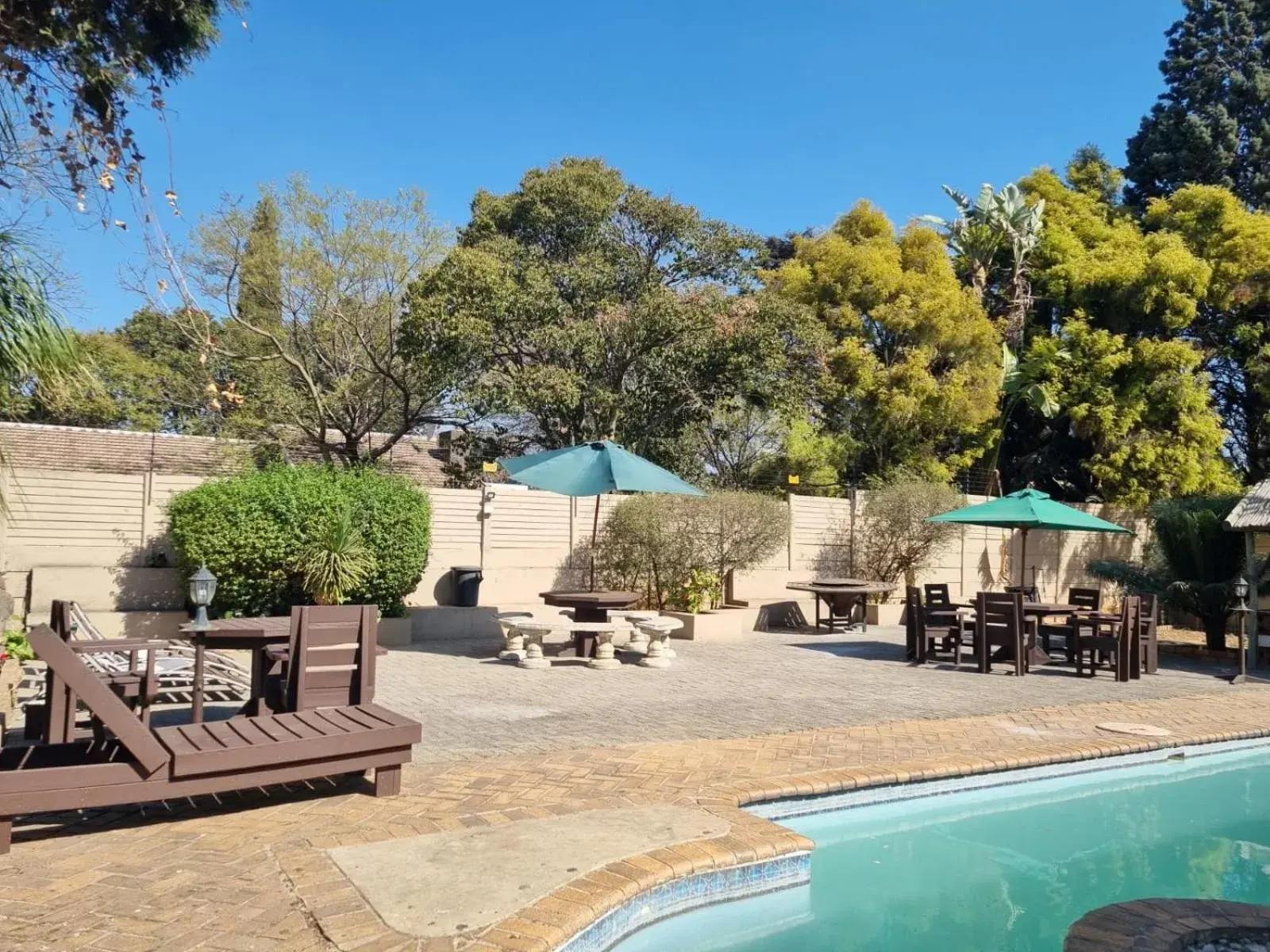 Swimming pool in Airport Inn Bed and Breakfast Swimming pool in Airport Inn Bed and Breakfast