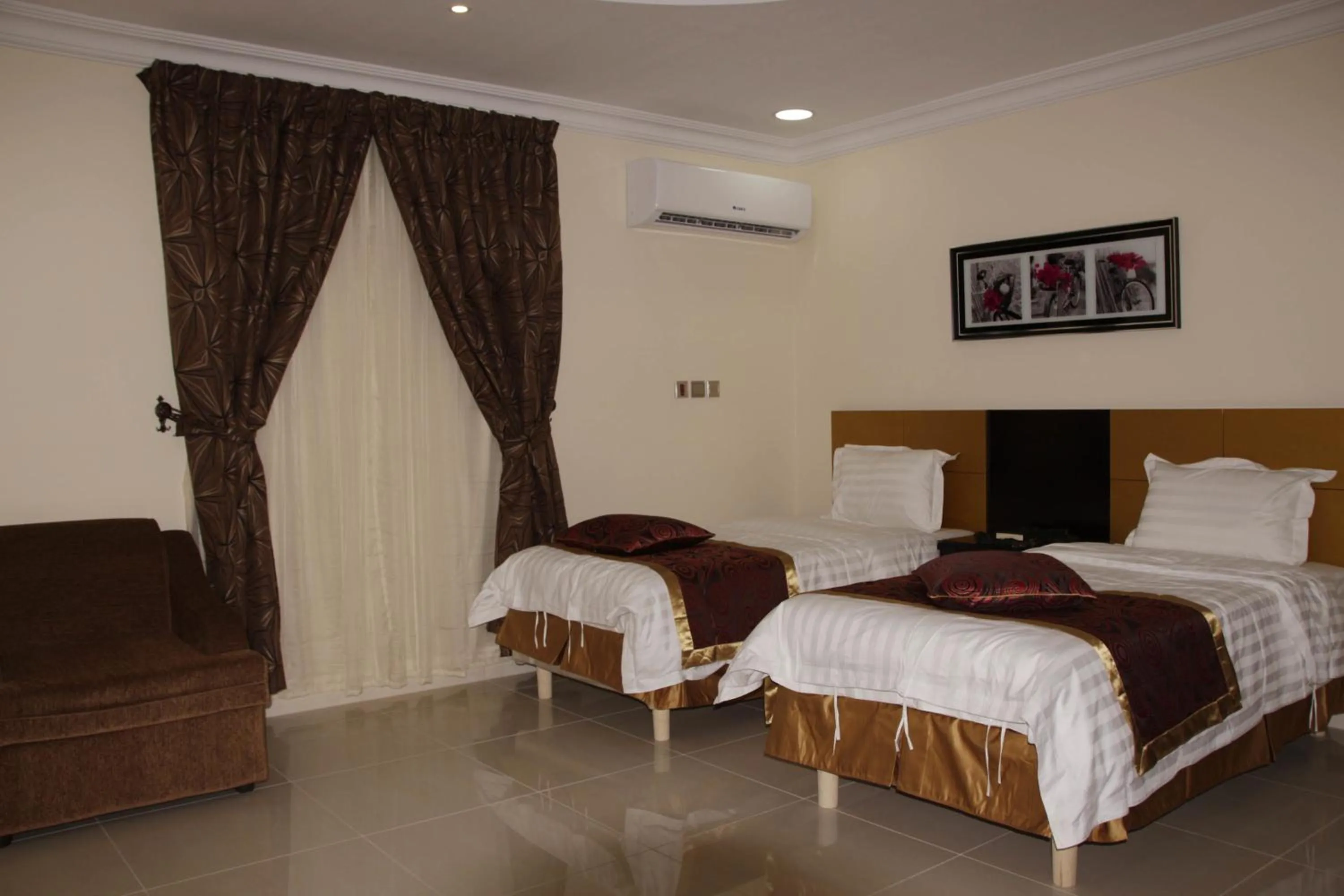 Bedroom, Bed in Aros Al Faisaliah Furnished Units