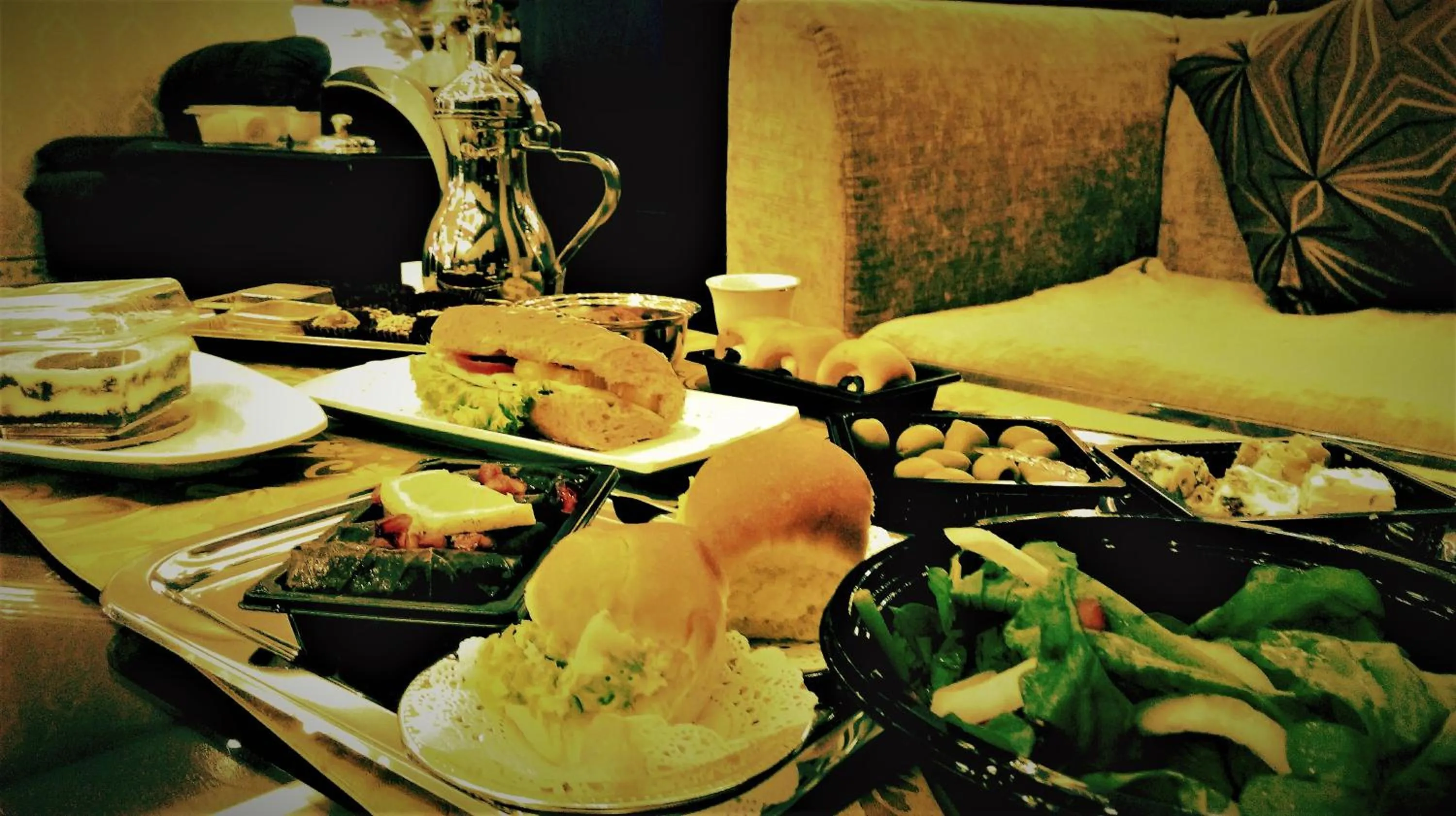 Food and drinks in Aros Al Faisaliah Furnished Units