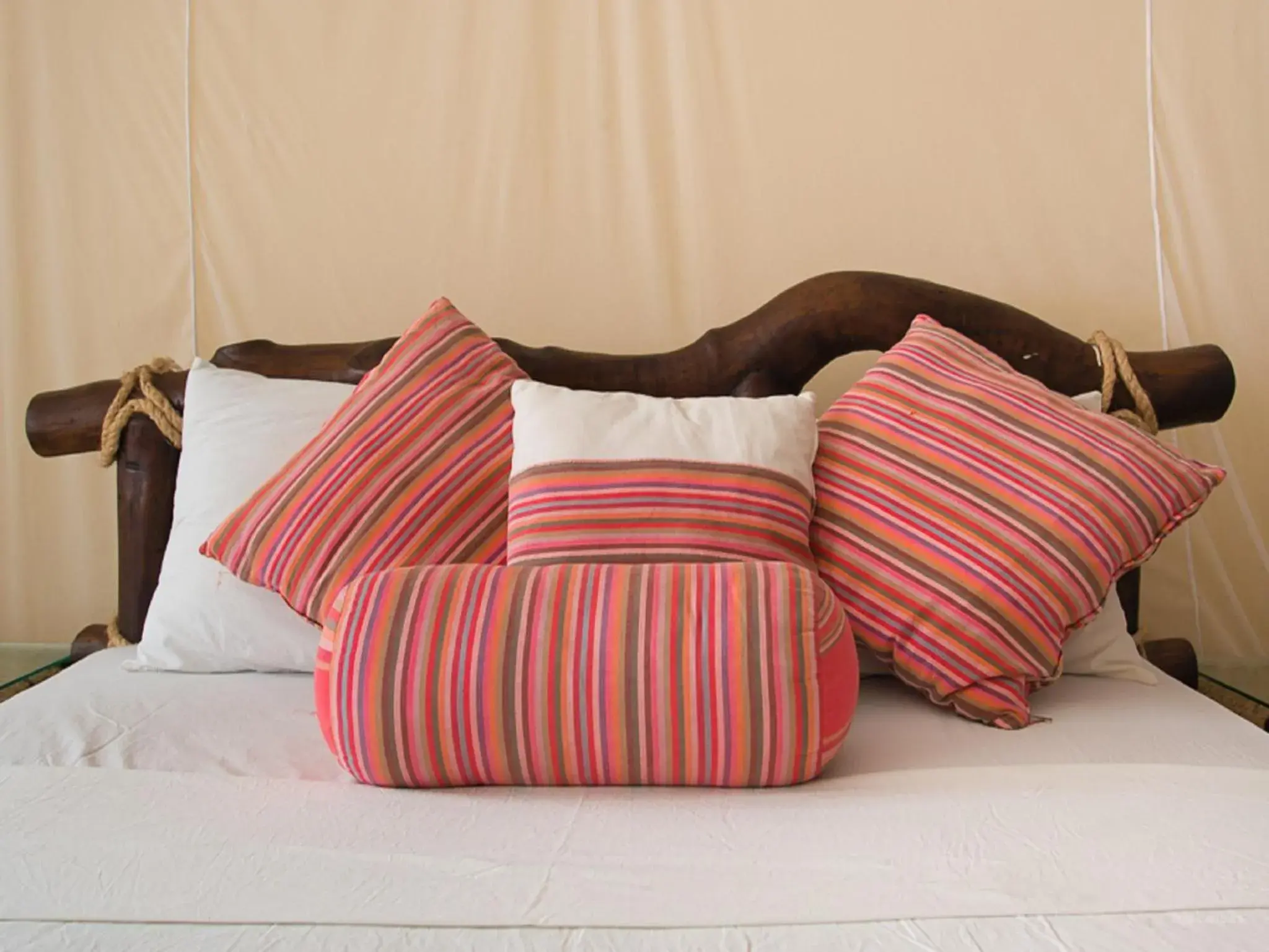 Decorative detail, Bed in Bahari Dhow Beach Villas Decorative detail, Bed in Bahari Dhow Beach Villas