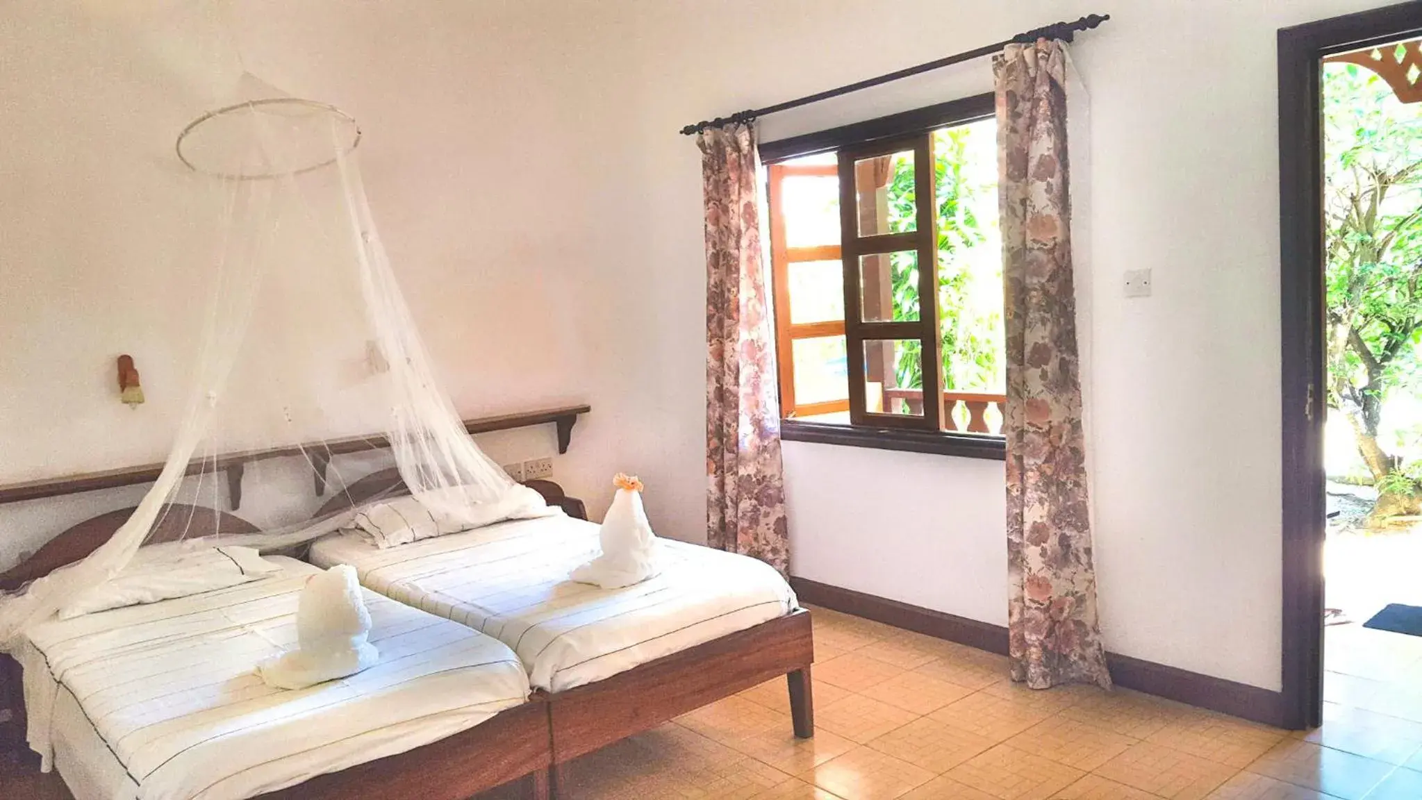 Twin Room with Garden View - single occupancy in Bernique Guesthouse Twin Room with Garden View - single occupancy in Bernique Guesthouse
