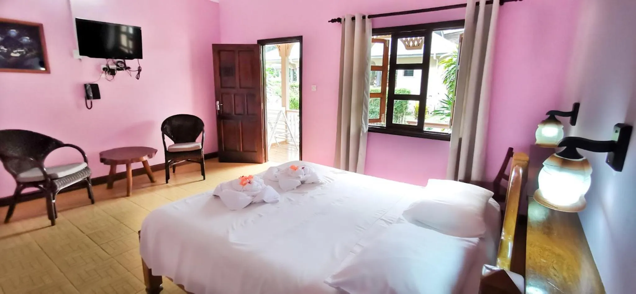 Photo of the whole room, Bed in Bernique Guesthouse