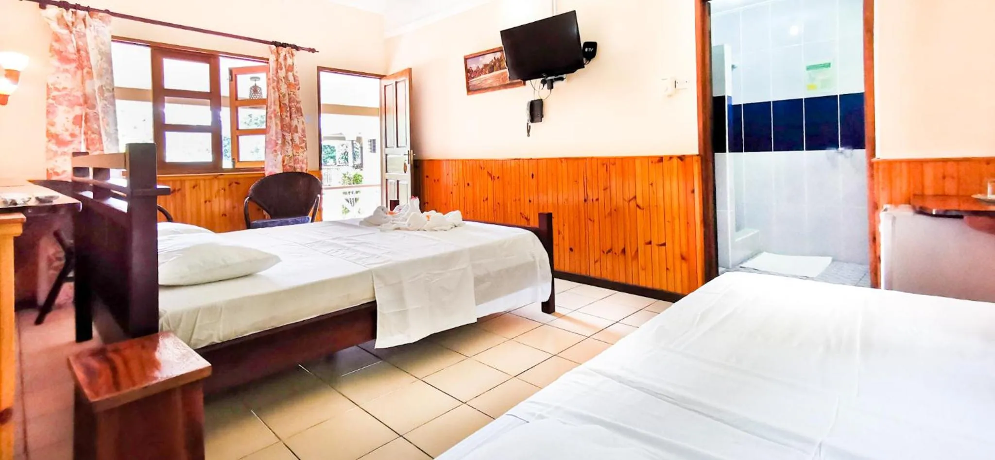 Photo of the whole room, Bed in Bernique Guesthouse