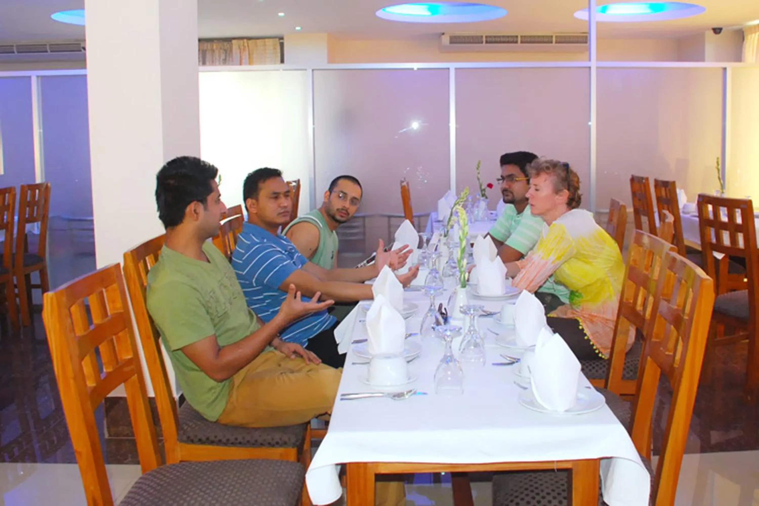 Restaurant/places to eat in Holiday Xpress