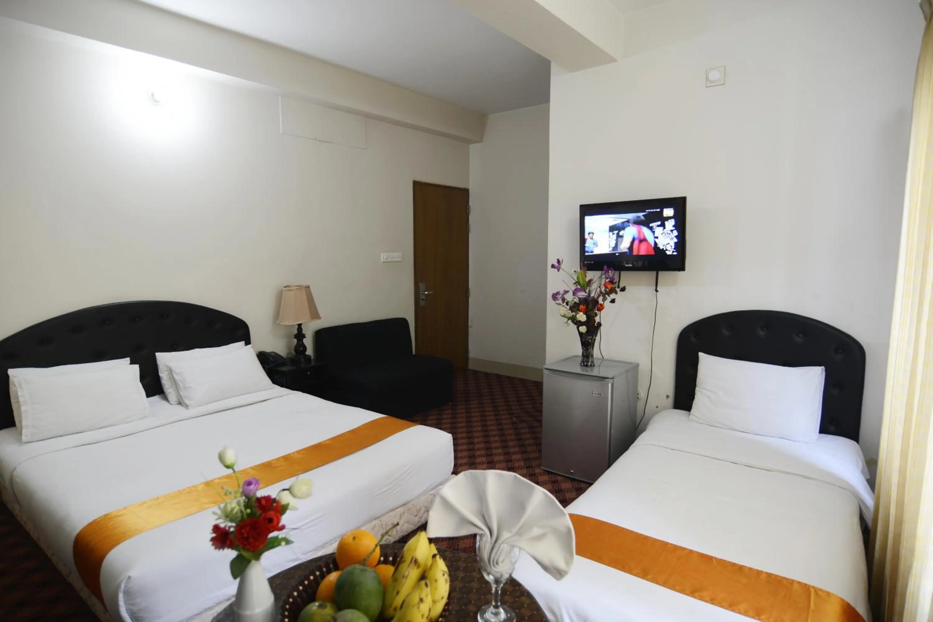 Photo of the whole room, Bed in Holiday Xpress