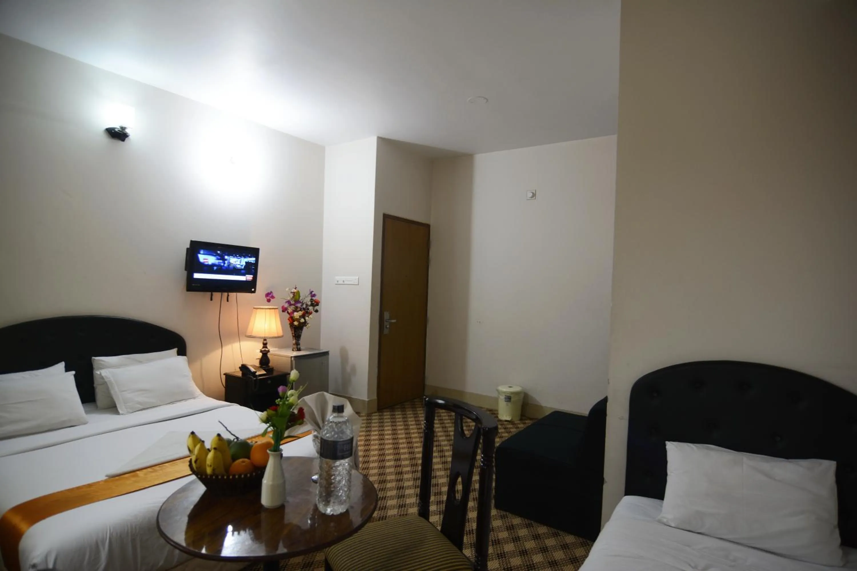 Photo of the whole room, Bed in Holiday Xpress