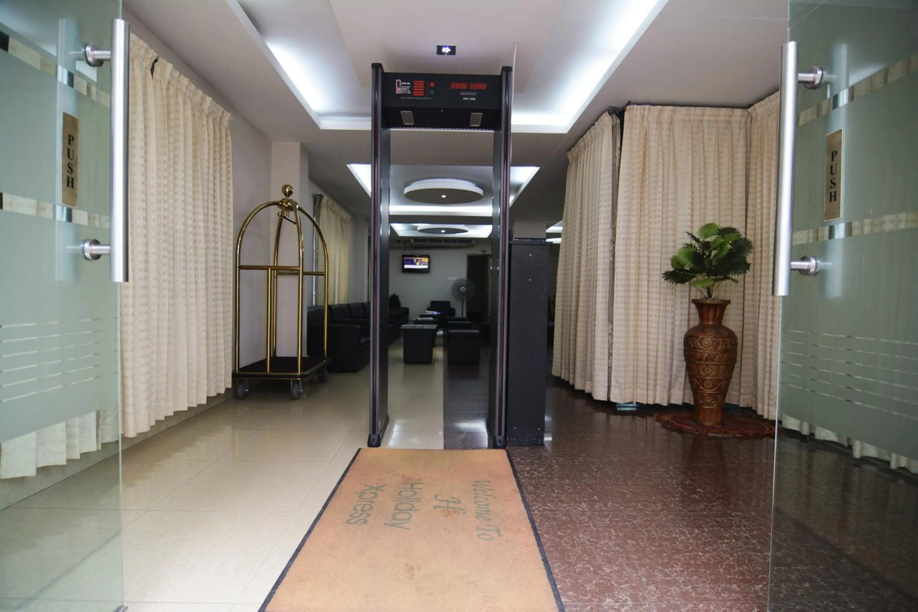 Facade/entrance in Holiday Xpress