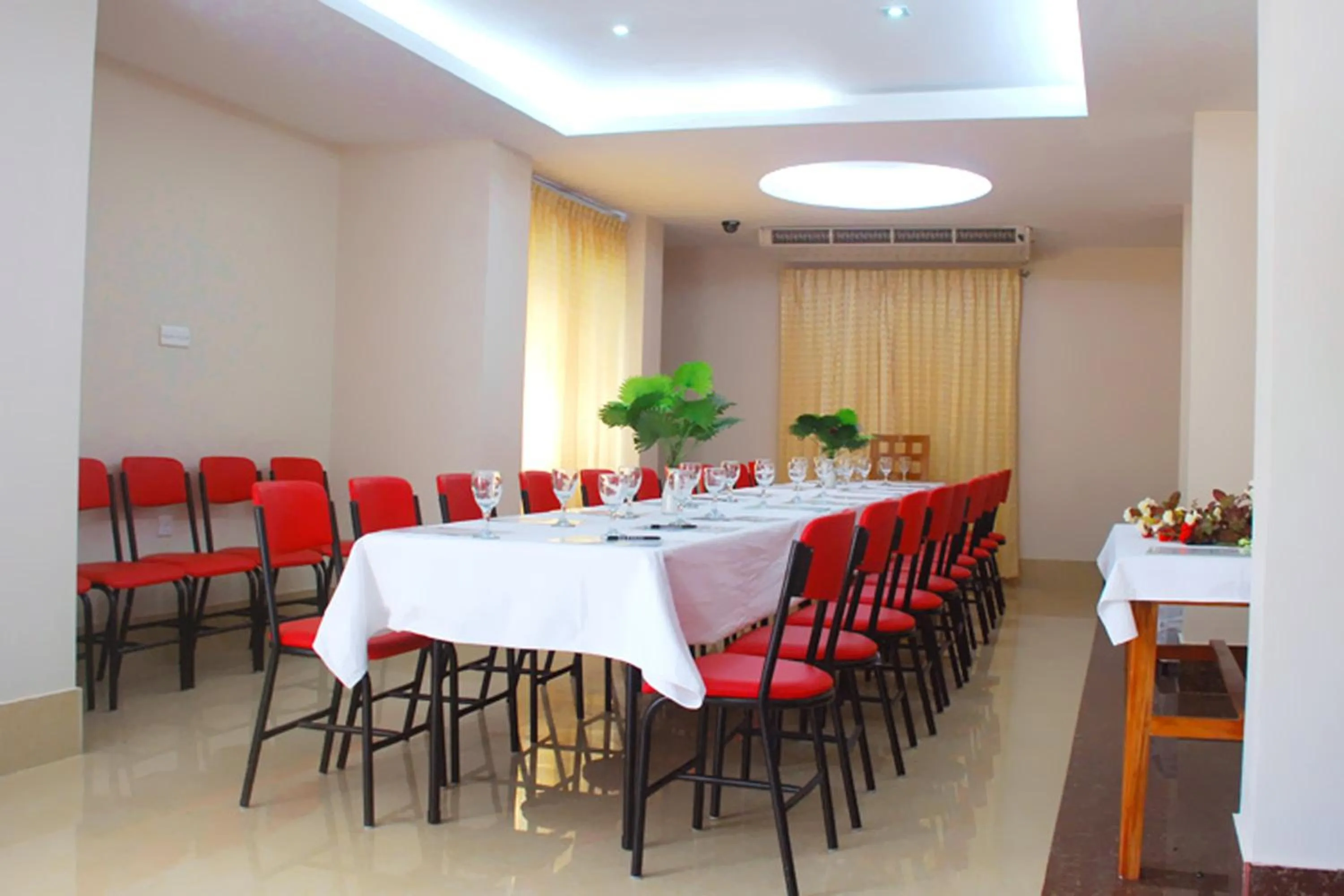 Meeting/conference room in Holiday Xpress