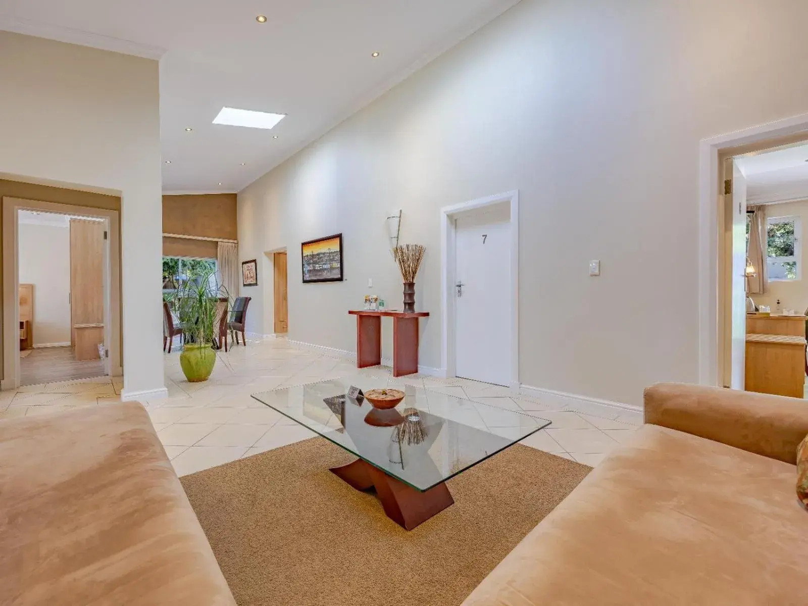 Lounge or bar, Bed in Hajo's Lodge & Spa Lounge or bar, Bed in Hajo's Lodge & Spa