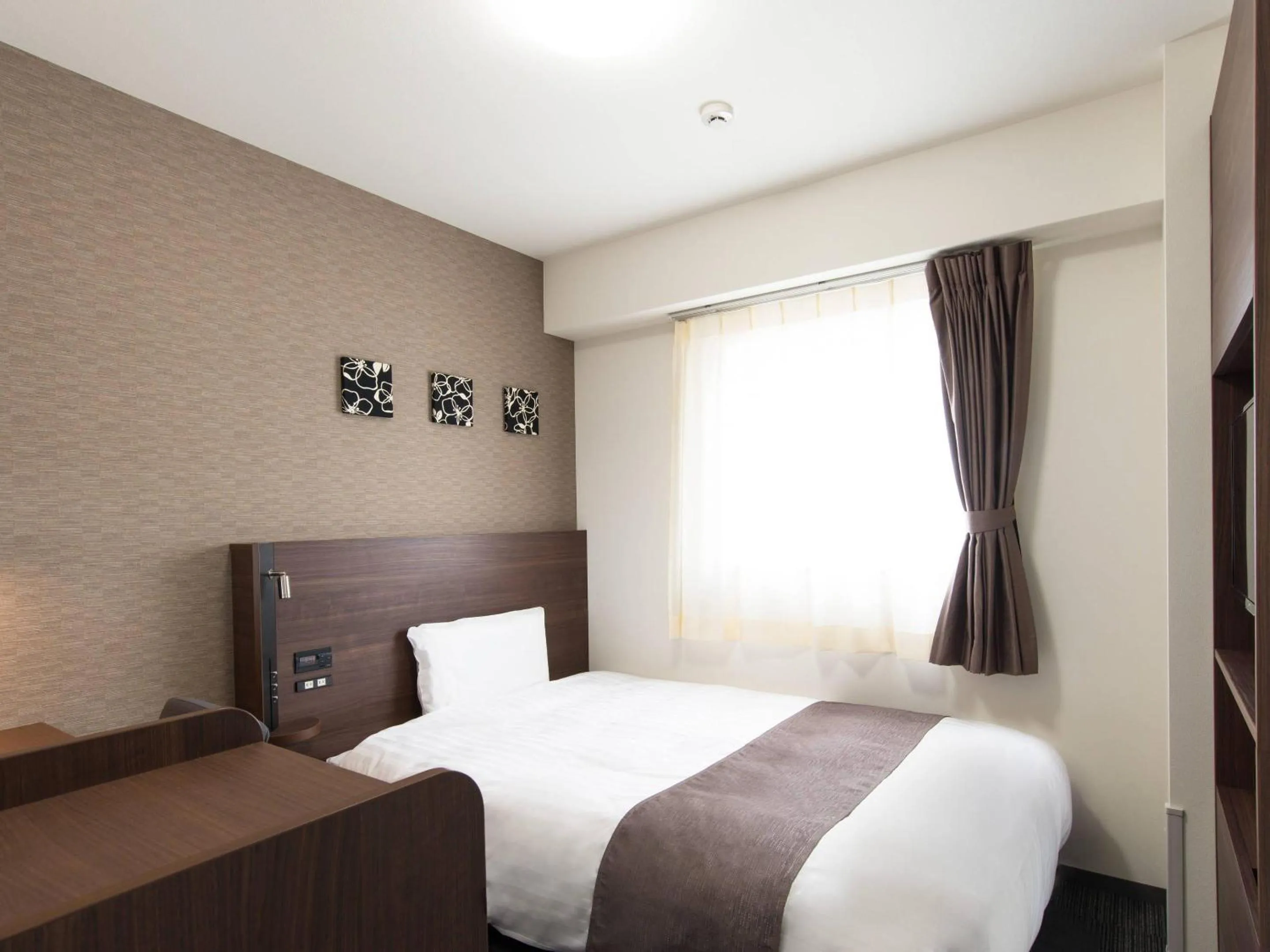 Bedroom, Bed in Comfort Hotel Wakayama