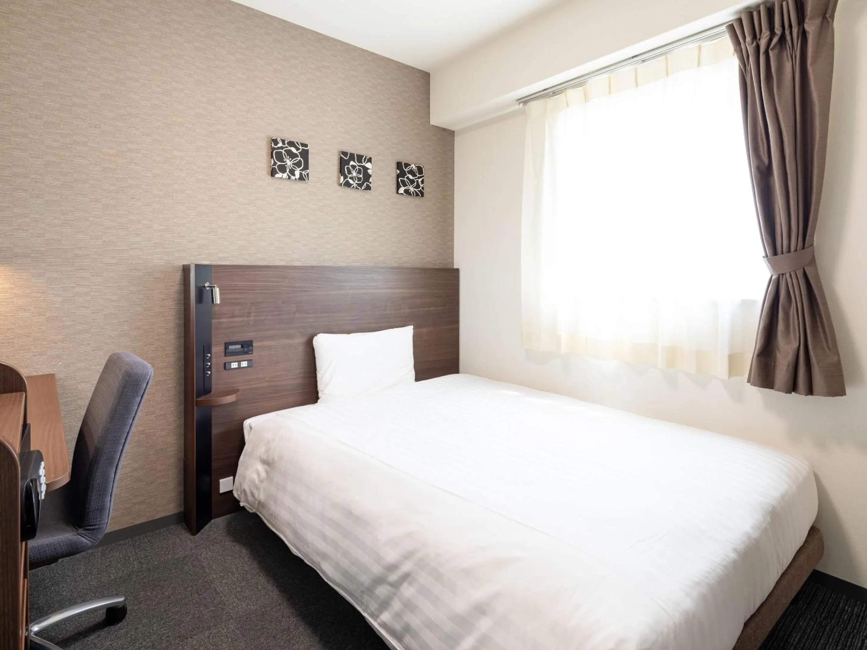 Bedroom, Bed in Comfort Hotel Wakayama