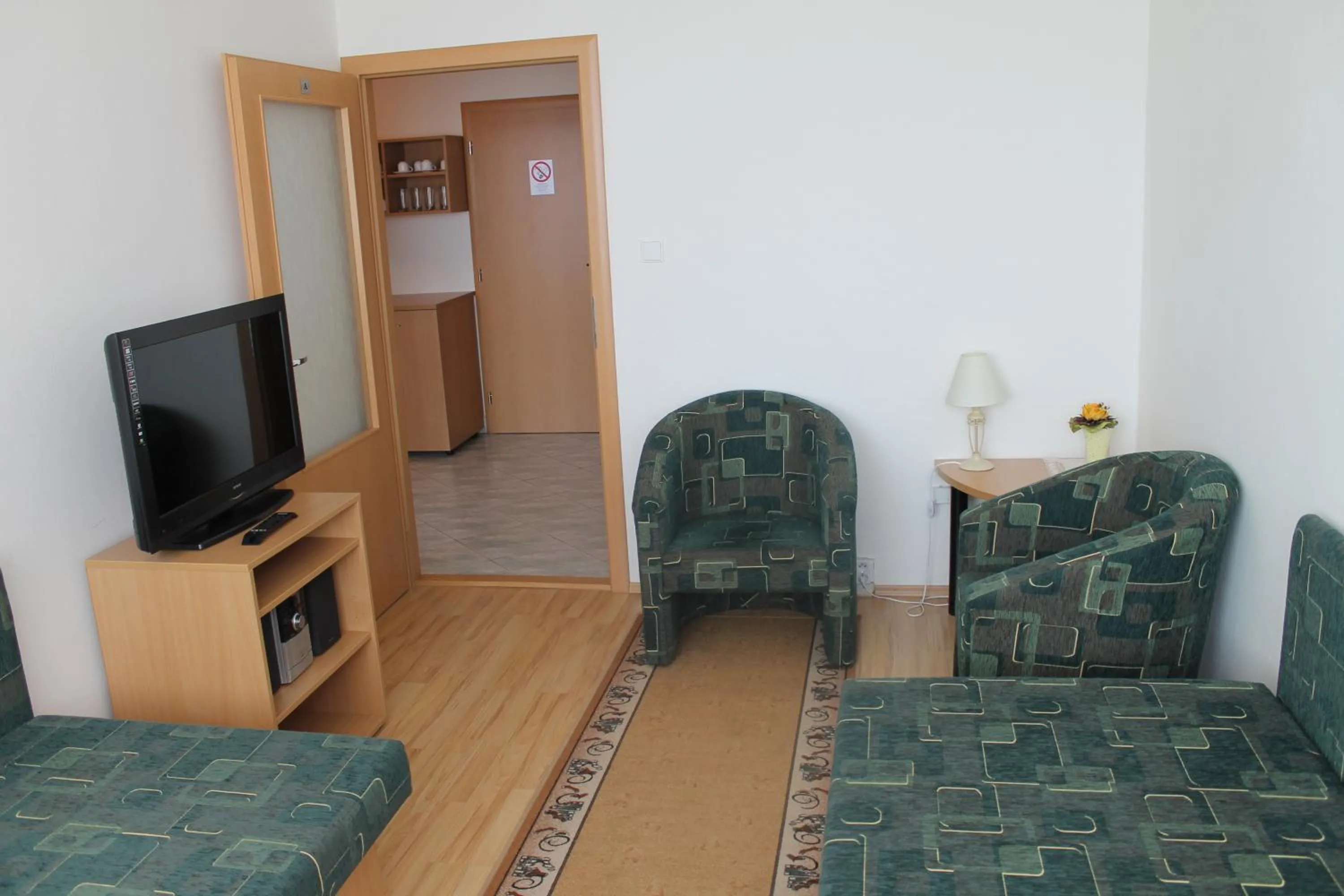 Standard Twin Room with Shared Bathroom - single occupancy in ŠD Jedlíkova 5