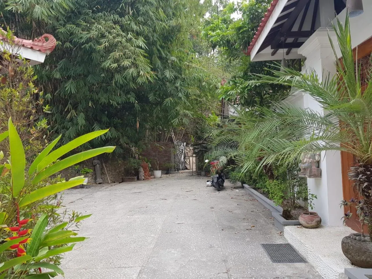 Facade/entrance in Yogyakarta Tropicana Villa