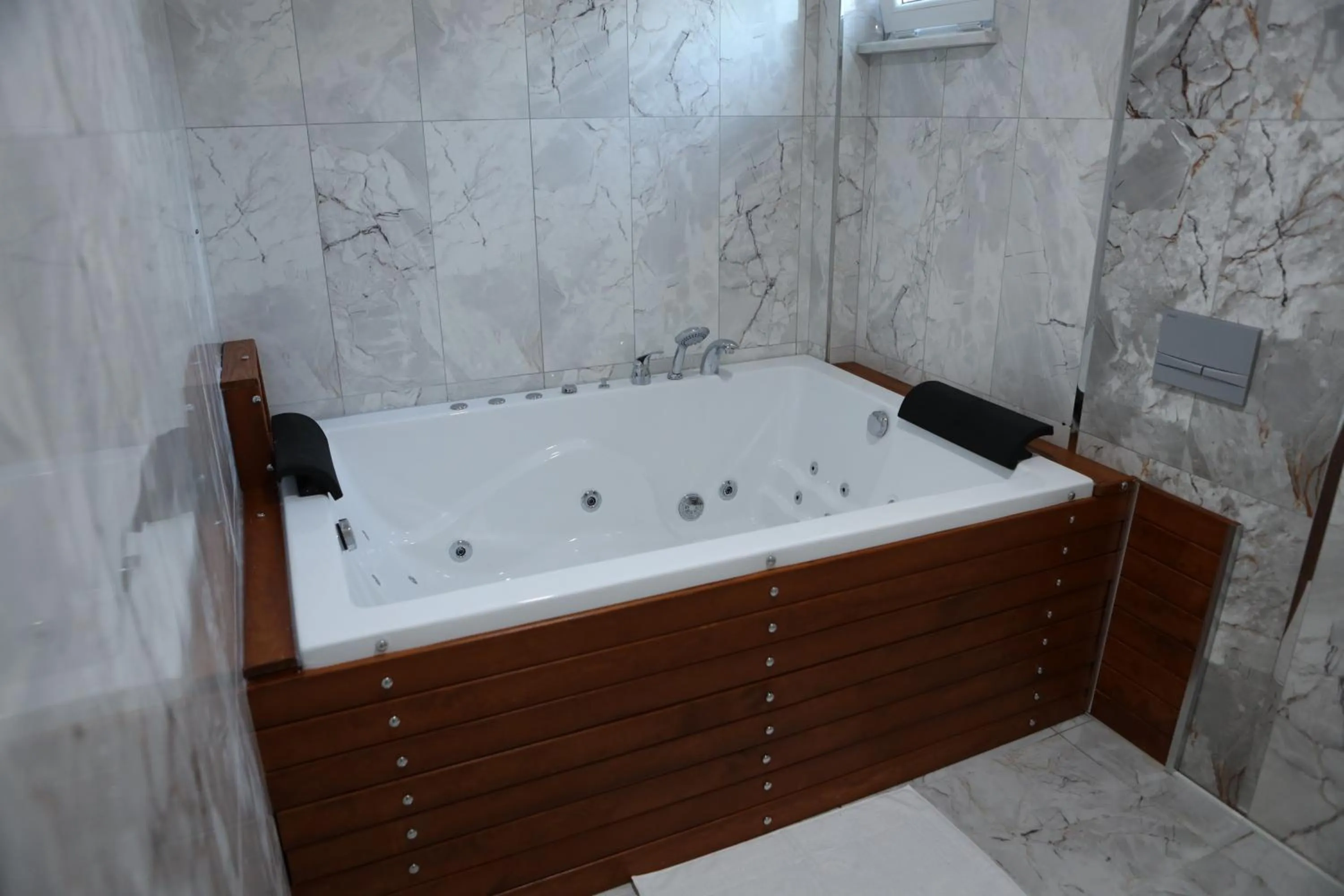 Hot Tub in Sapanca Gönül Sofram Hotel & Bungalow & Villas