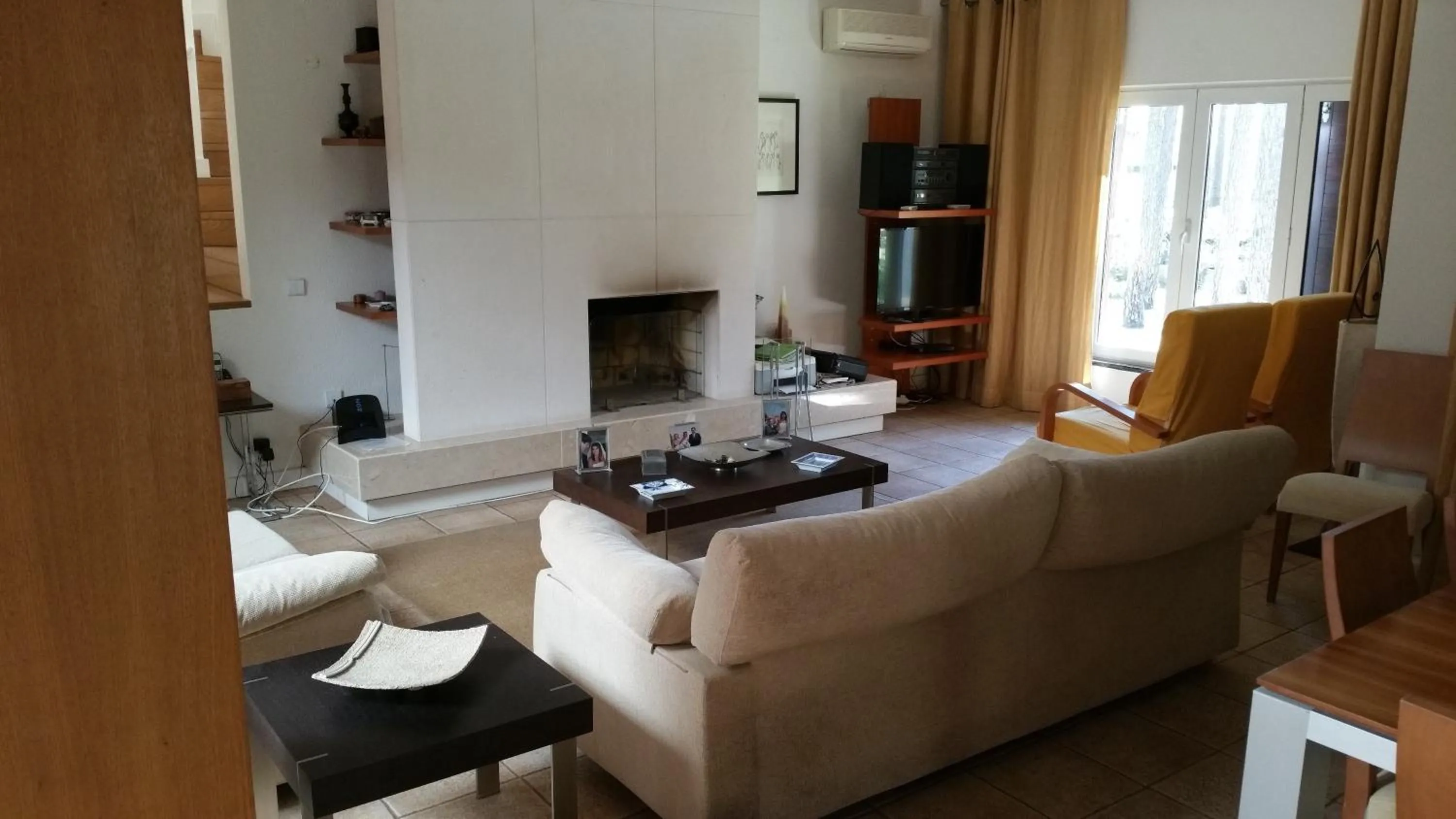Communal lounge/ TV room in Villapinheiros