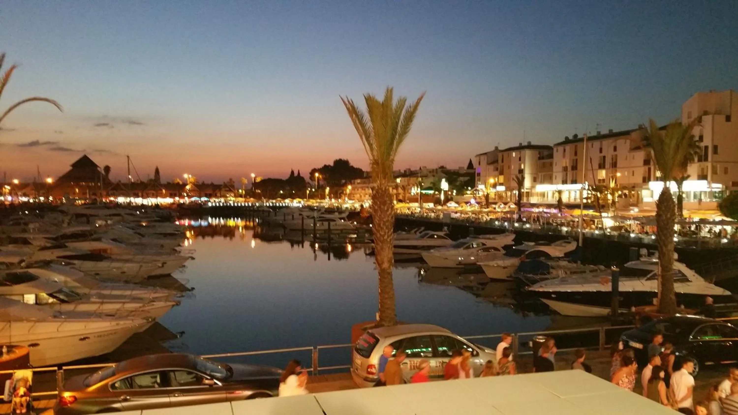 Restaurant/places to eat in Villapinheiros