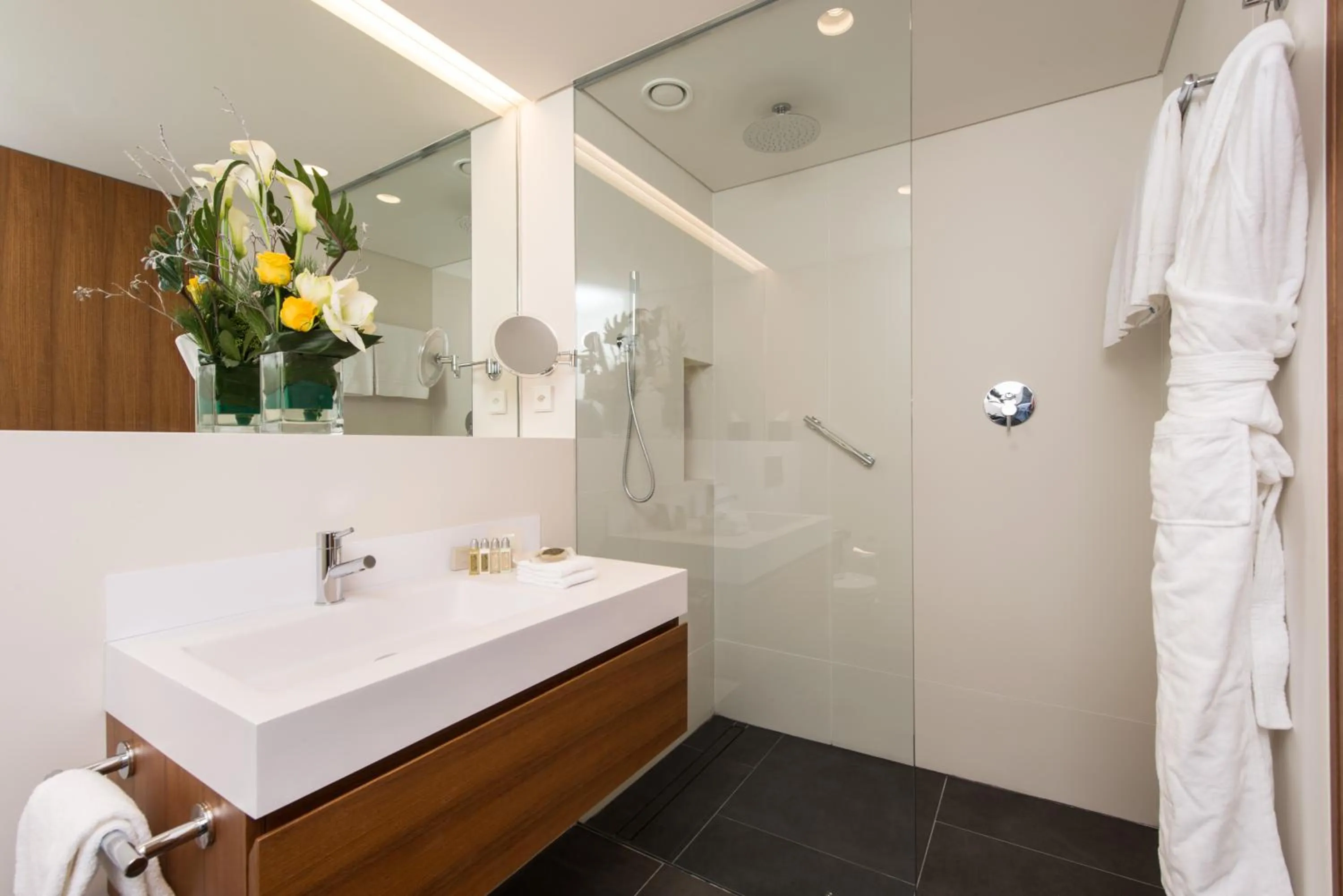 Shower in Fraser Suites Geneva - Serviced Apartments