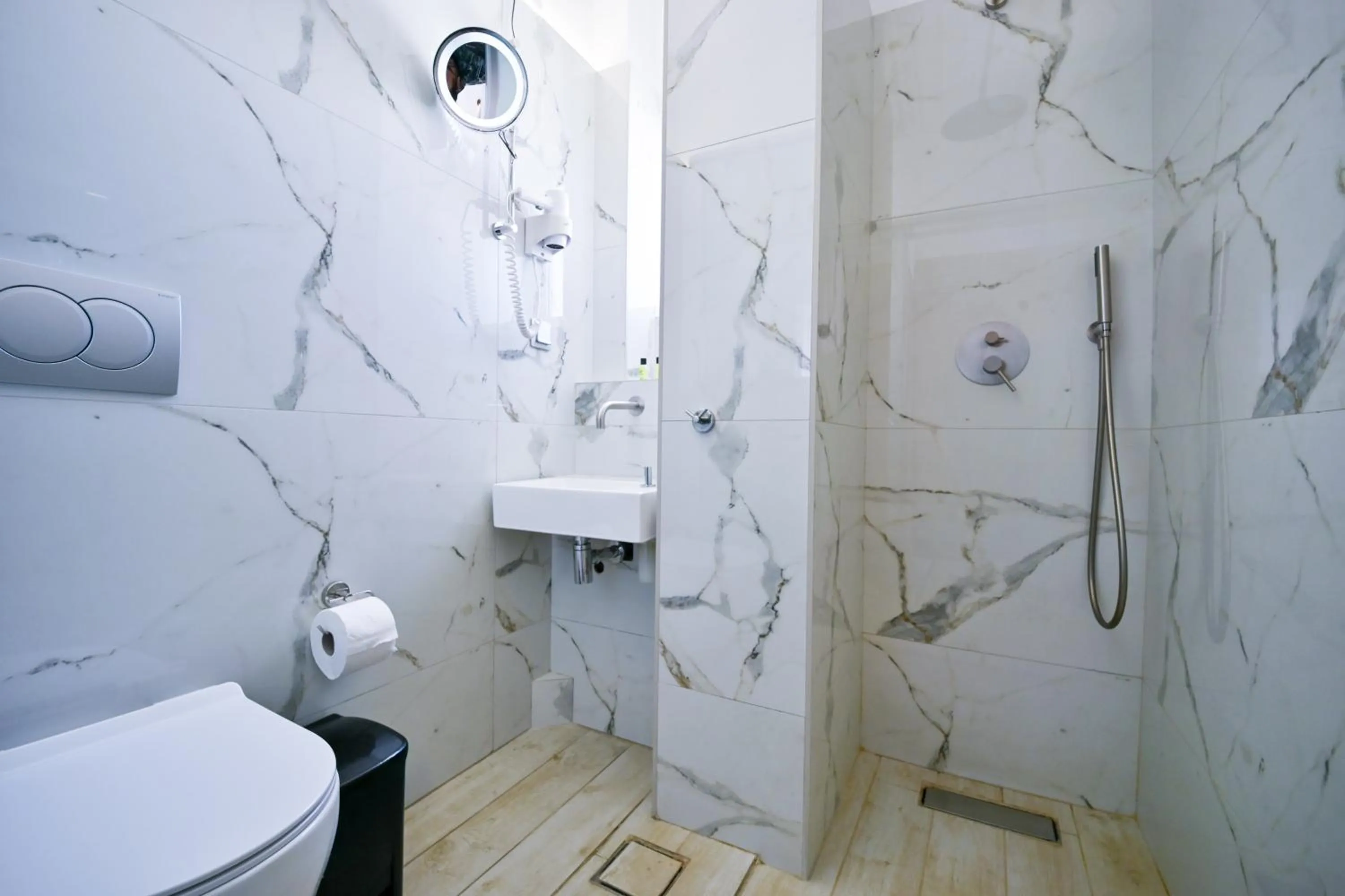 Shower in Kiani Akti