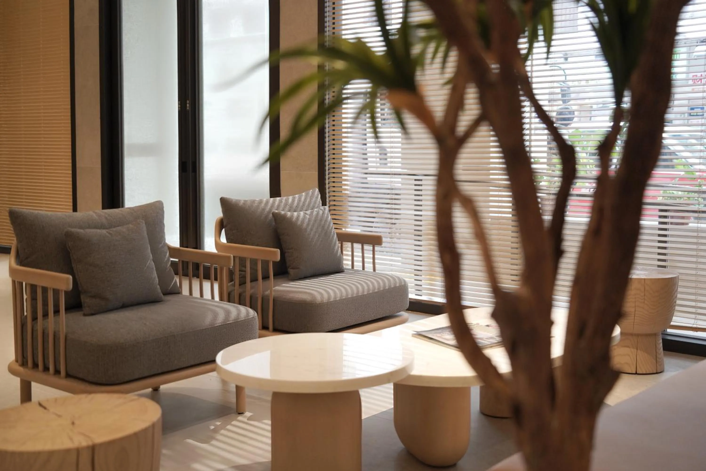 Seating area in Stage Well Hotel