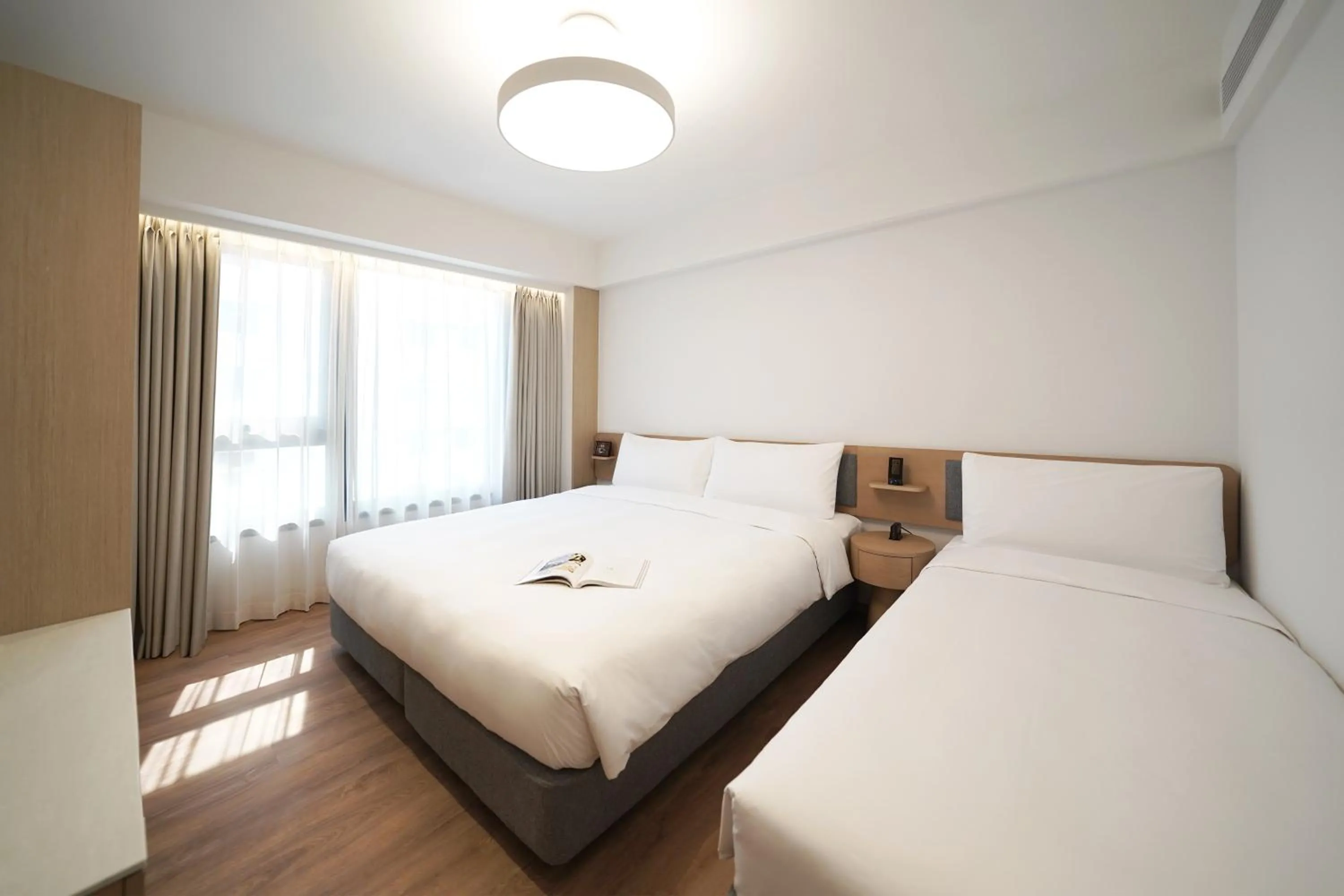 Bedroom, Bed in Stage Well Hotel