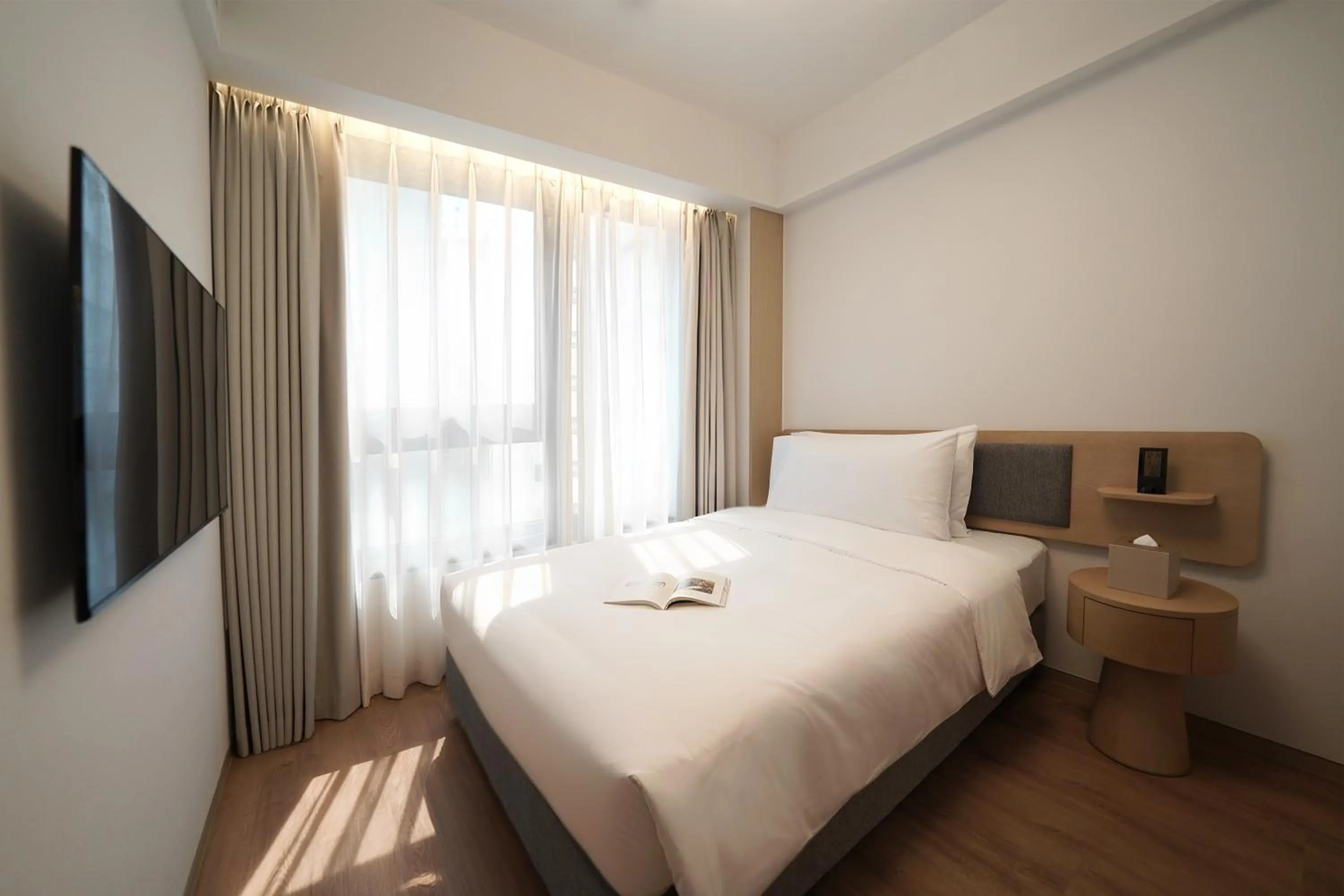 Bed in Stage Well Hotel