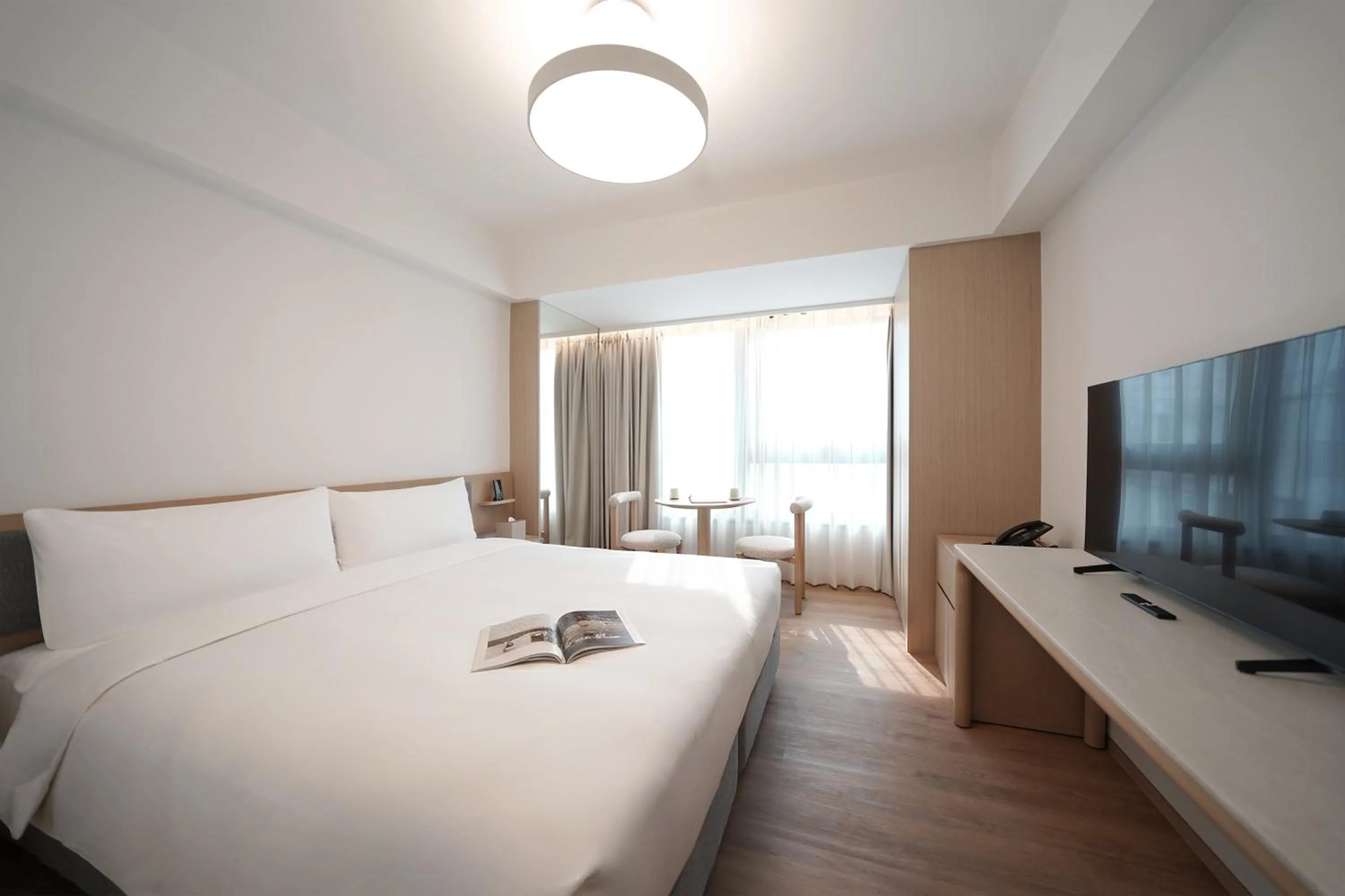 Bed in Stage Well Hotel