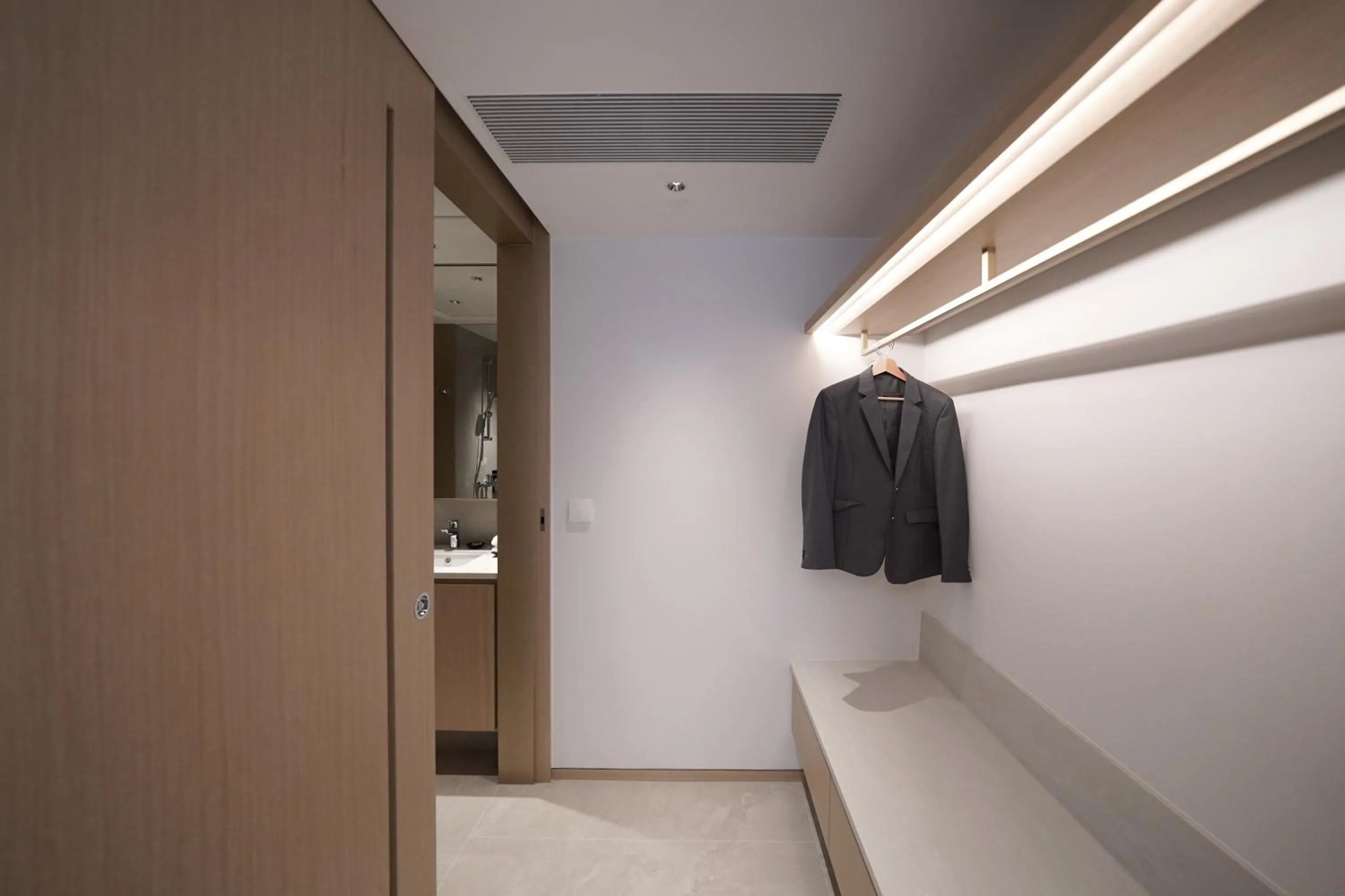 wardrobe in Stage Well Hotel