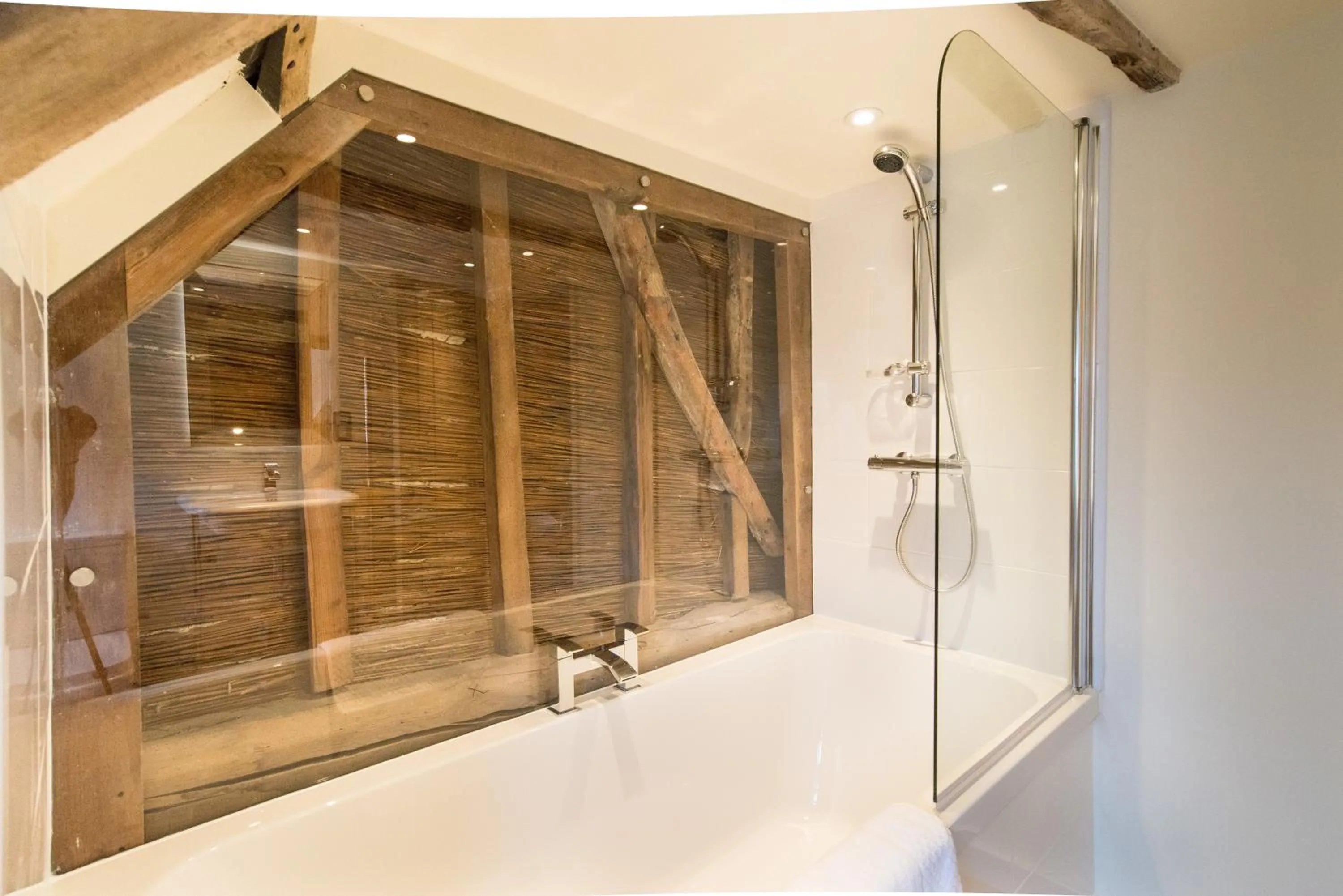 Bathroom in Kings Head Bawburgh