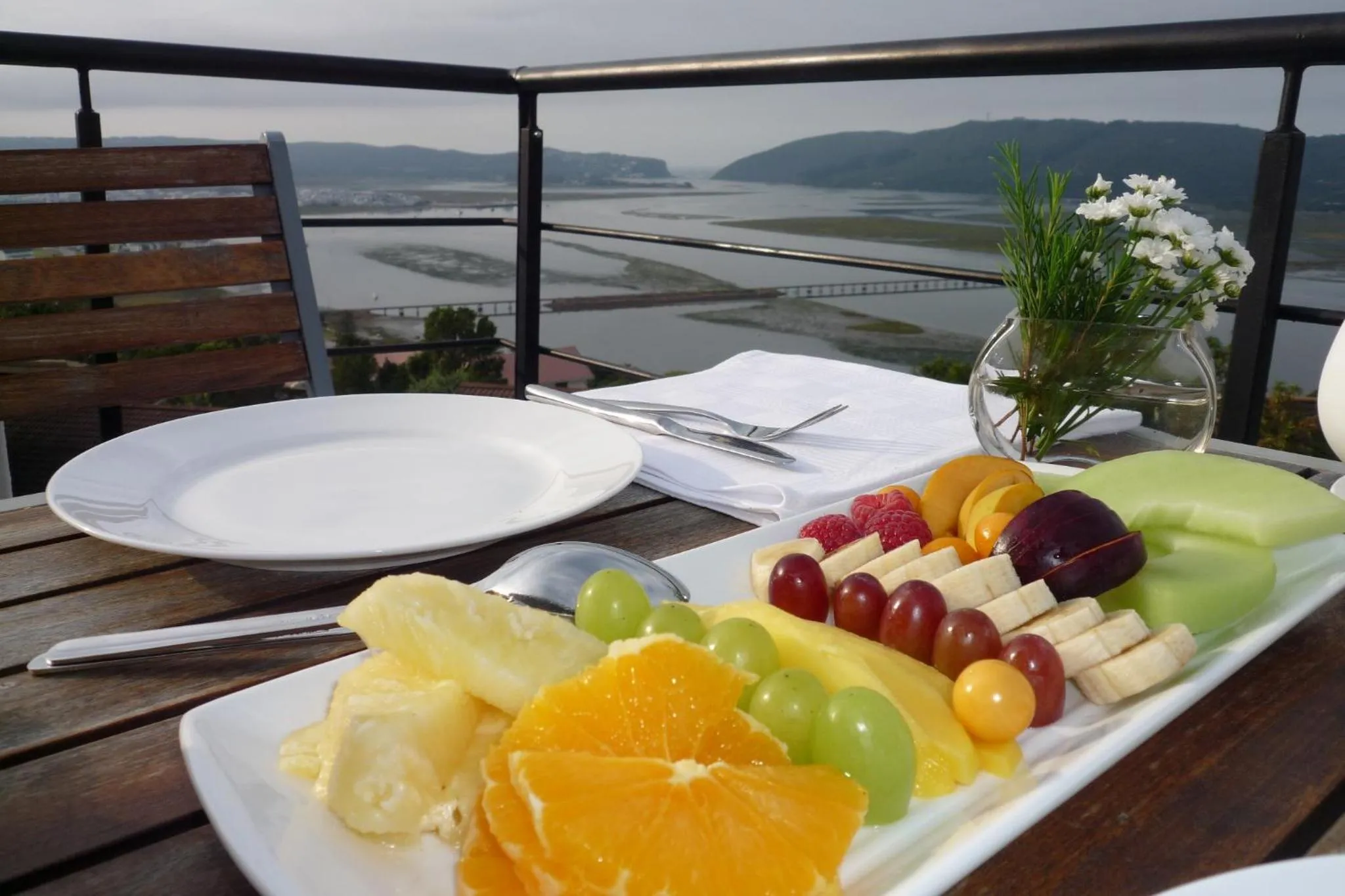Restaurant/places to eat in Villa Afrikana Guest Suites by Knysna Paradise Collection