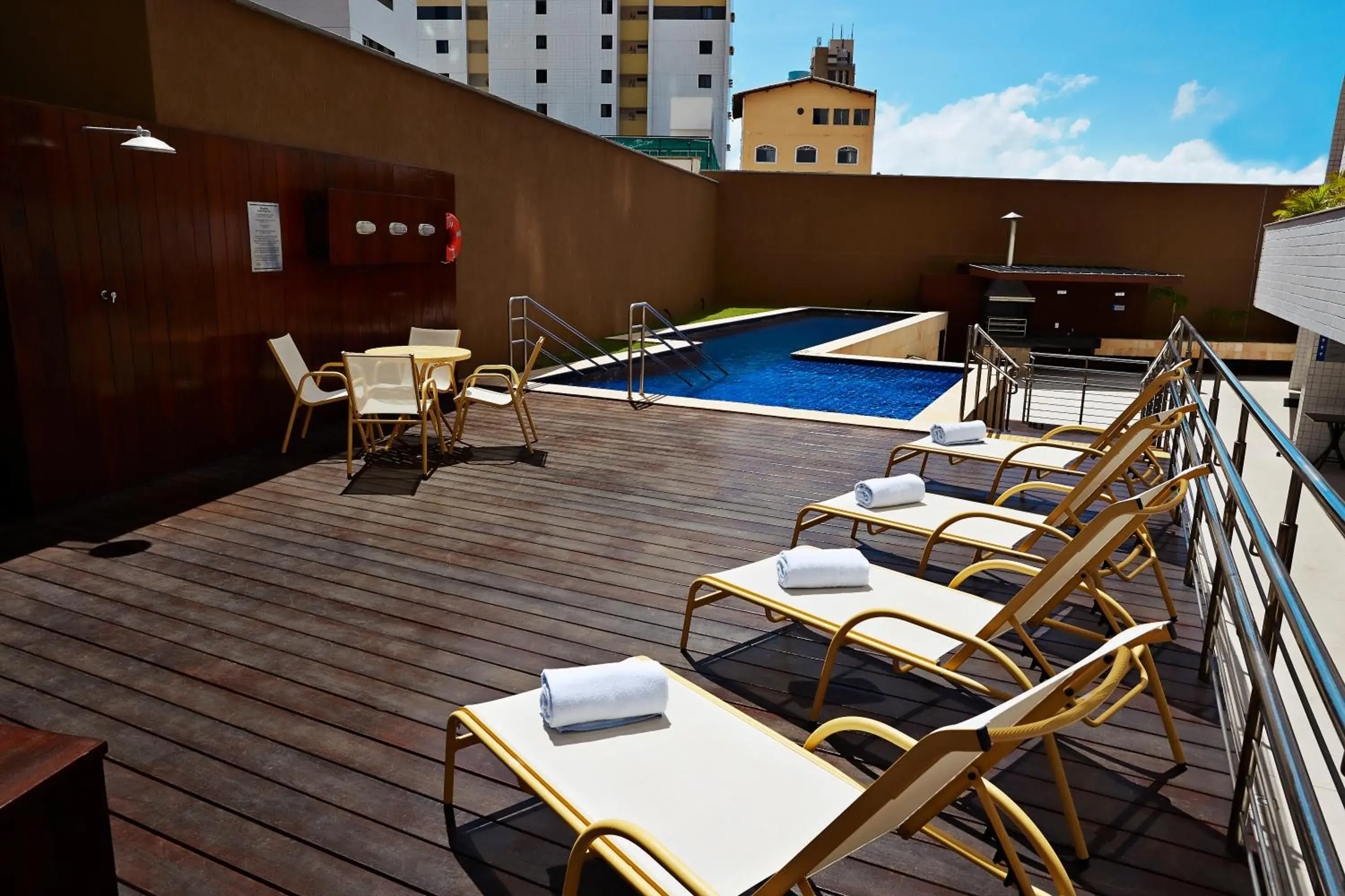 Swimming pool in Comfort Hotel & Suites Natal Swimming pool in Comfort Hotel & Suites Natal