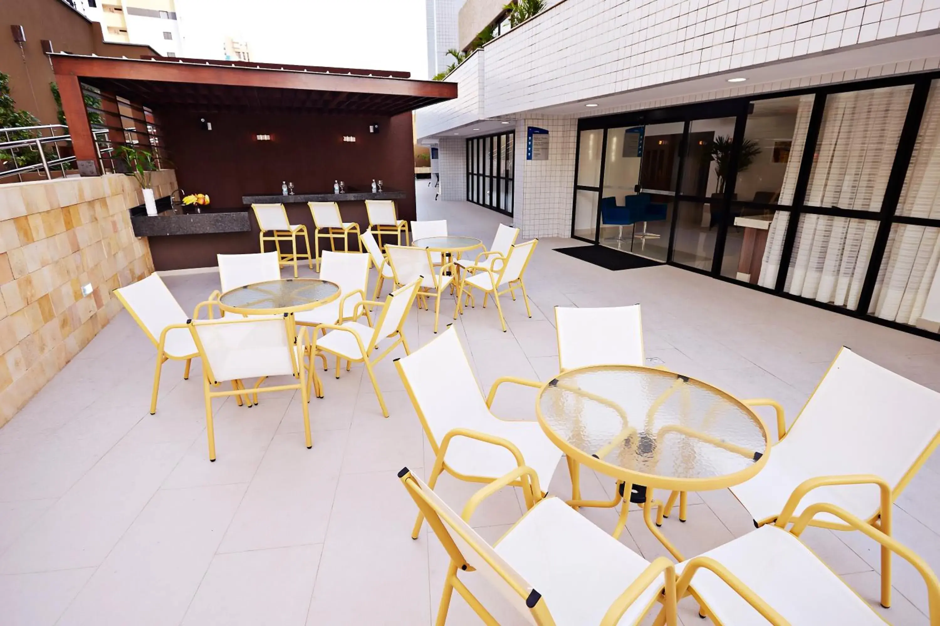 Lounge or bar in Comfort Hotel & Suites Natal Lounge or bar in Comfort Hotel & Suites Natal