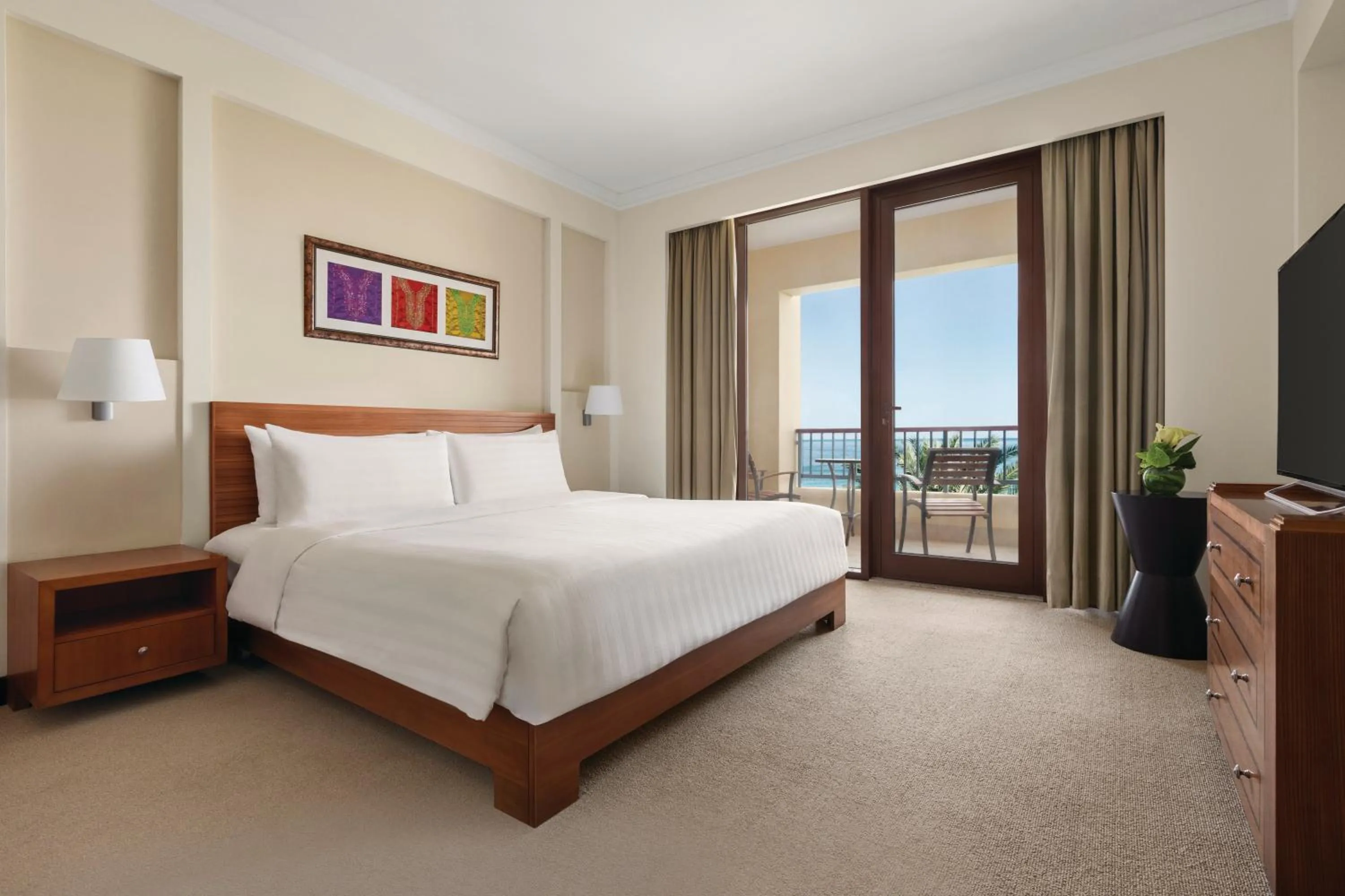 Bedroom, Bed in DoubleTree By Hilton Muscat Al Waha
