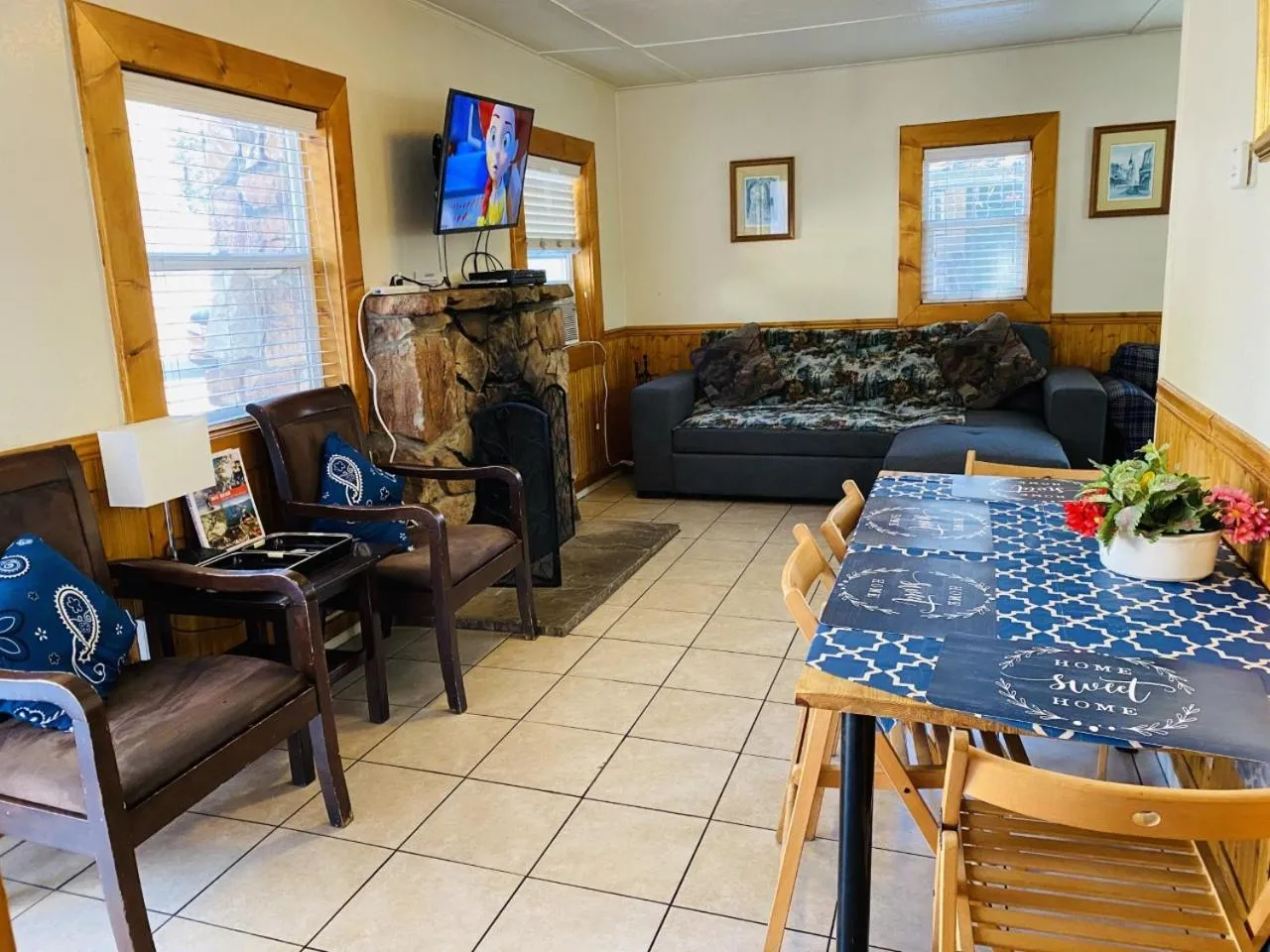 Seating area in Bear Creek Resort