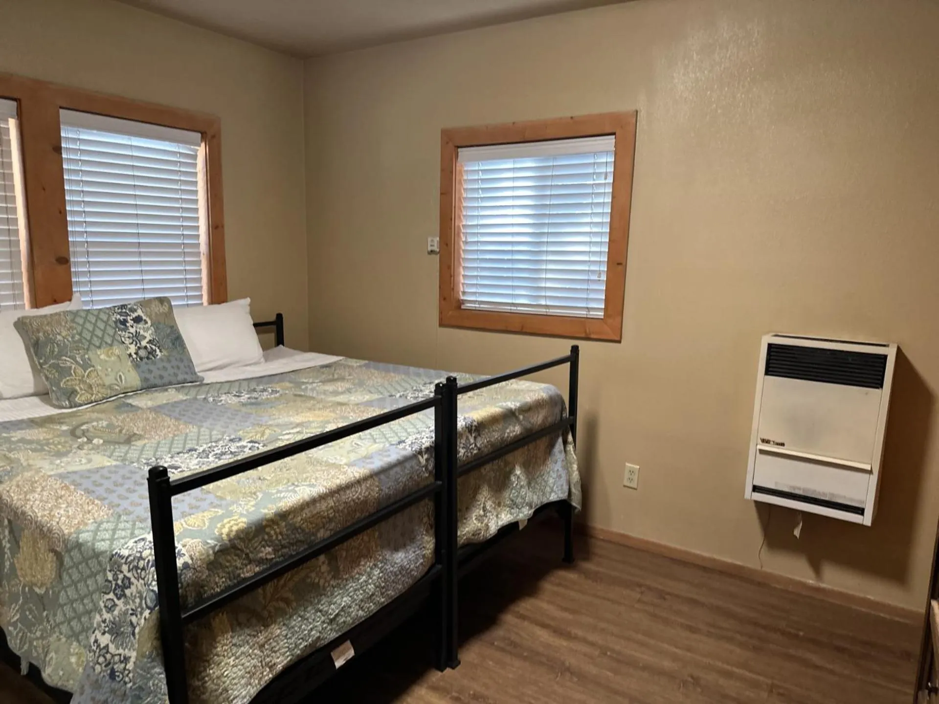 Bedroom, Bed in Bear Creek Resort