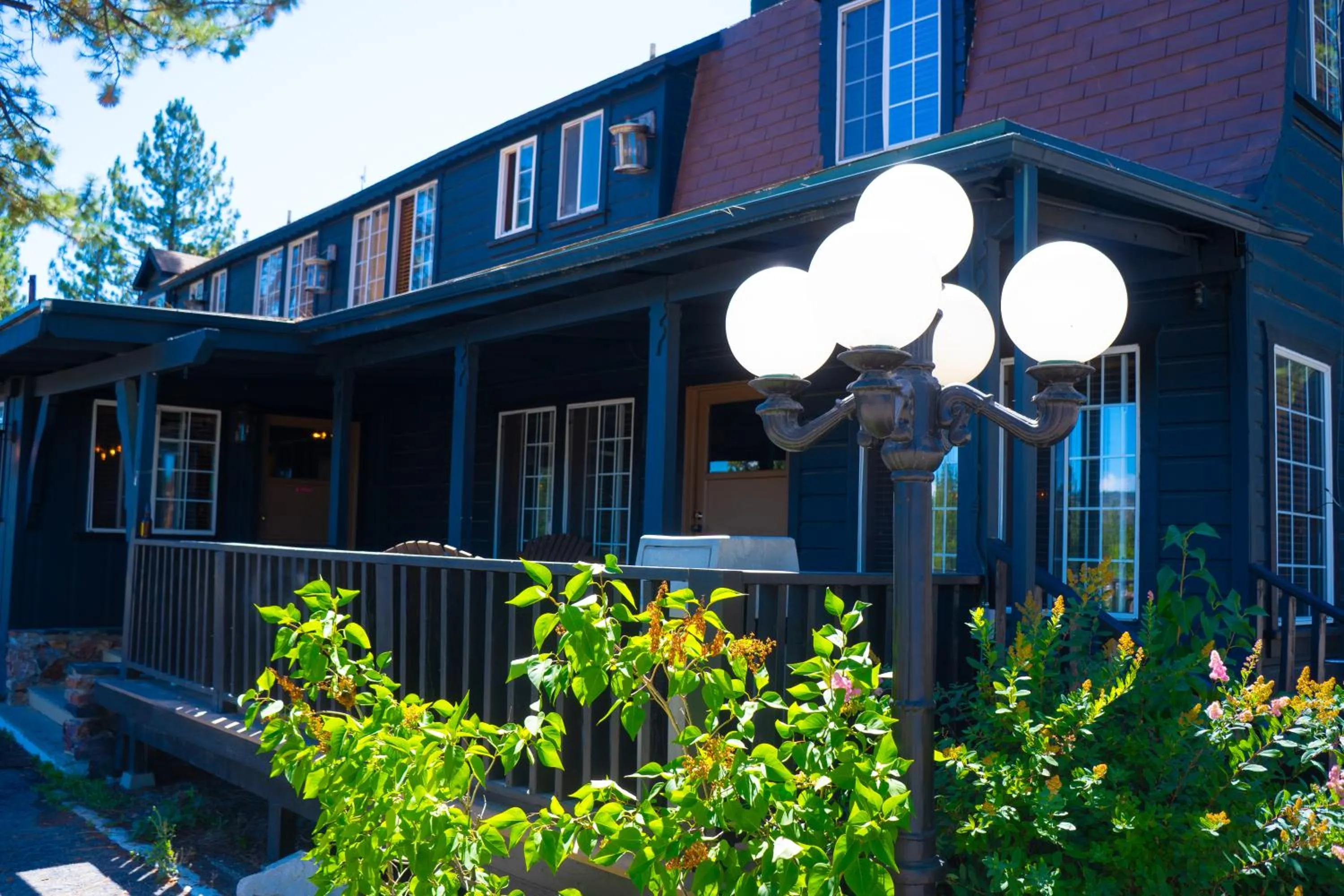 Property building in Sessions Retreat & Hotel