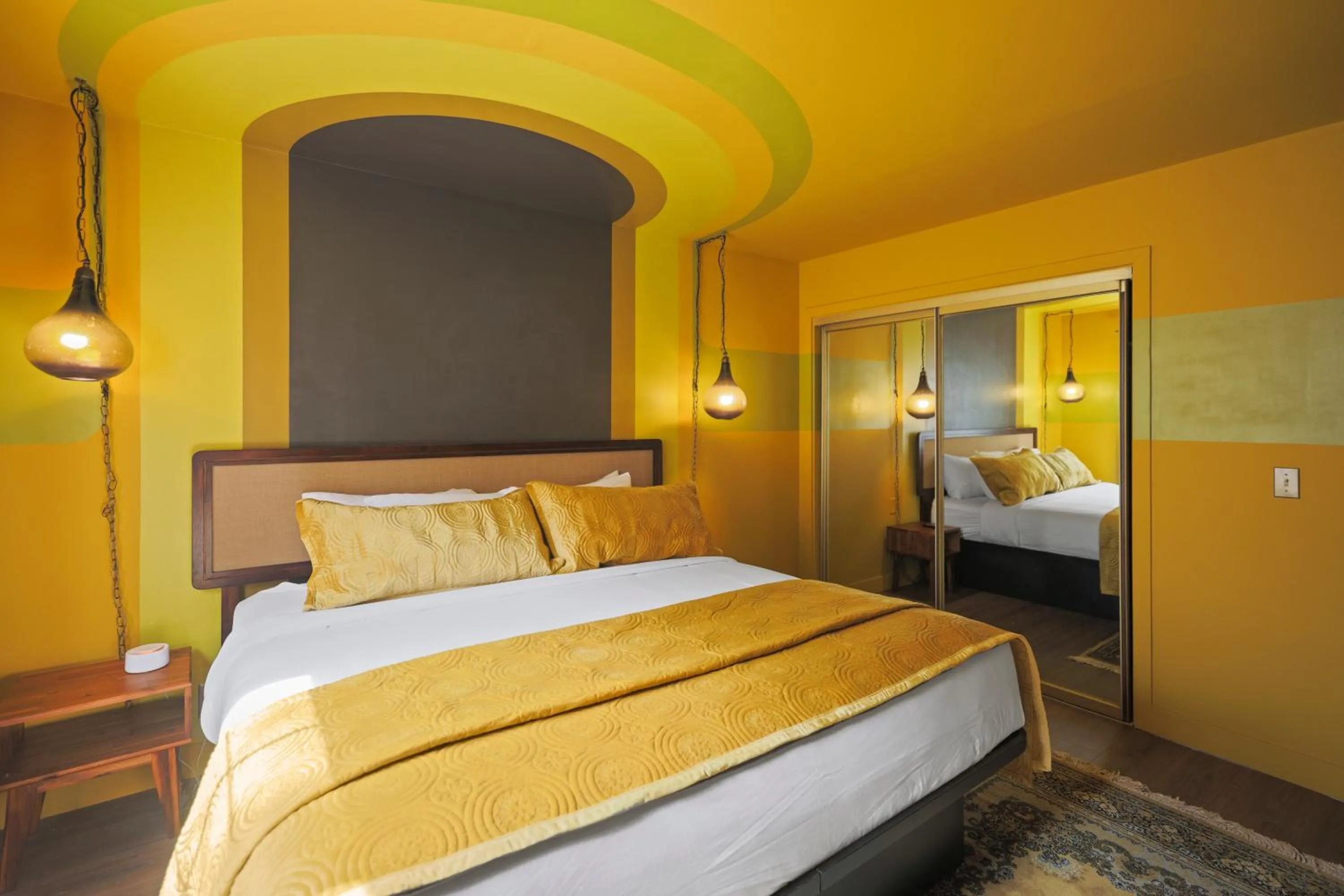 Bed in Sessions Retreat & Hotel