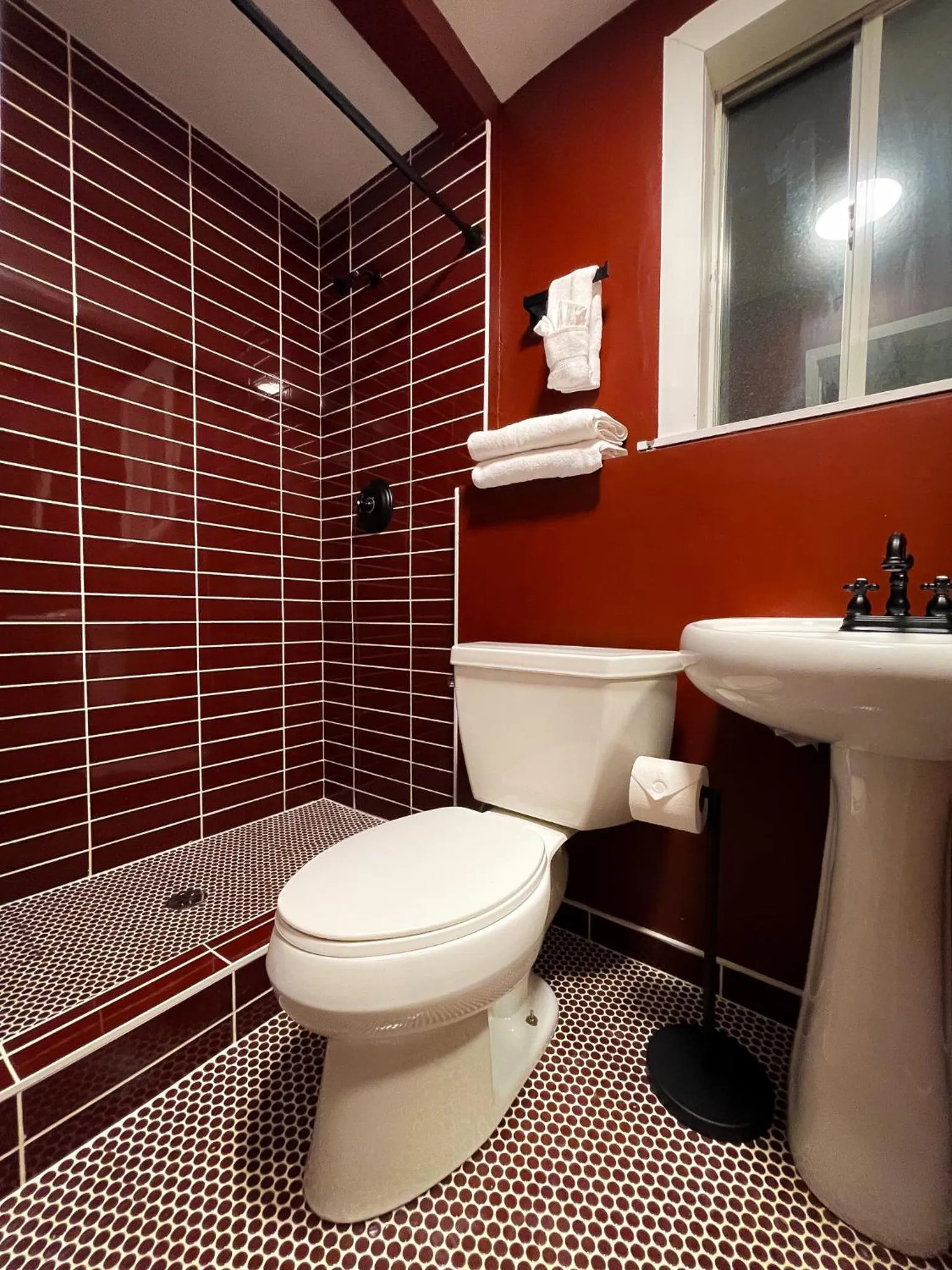 Shower in Sessions Retreat & Hotel