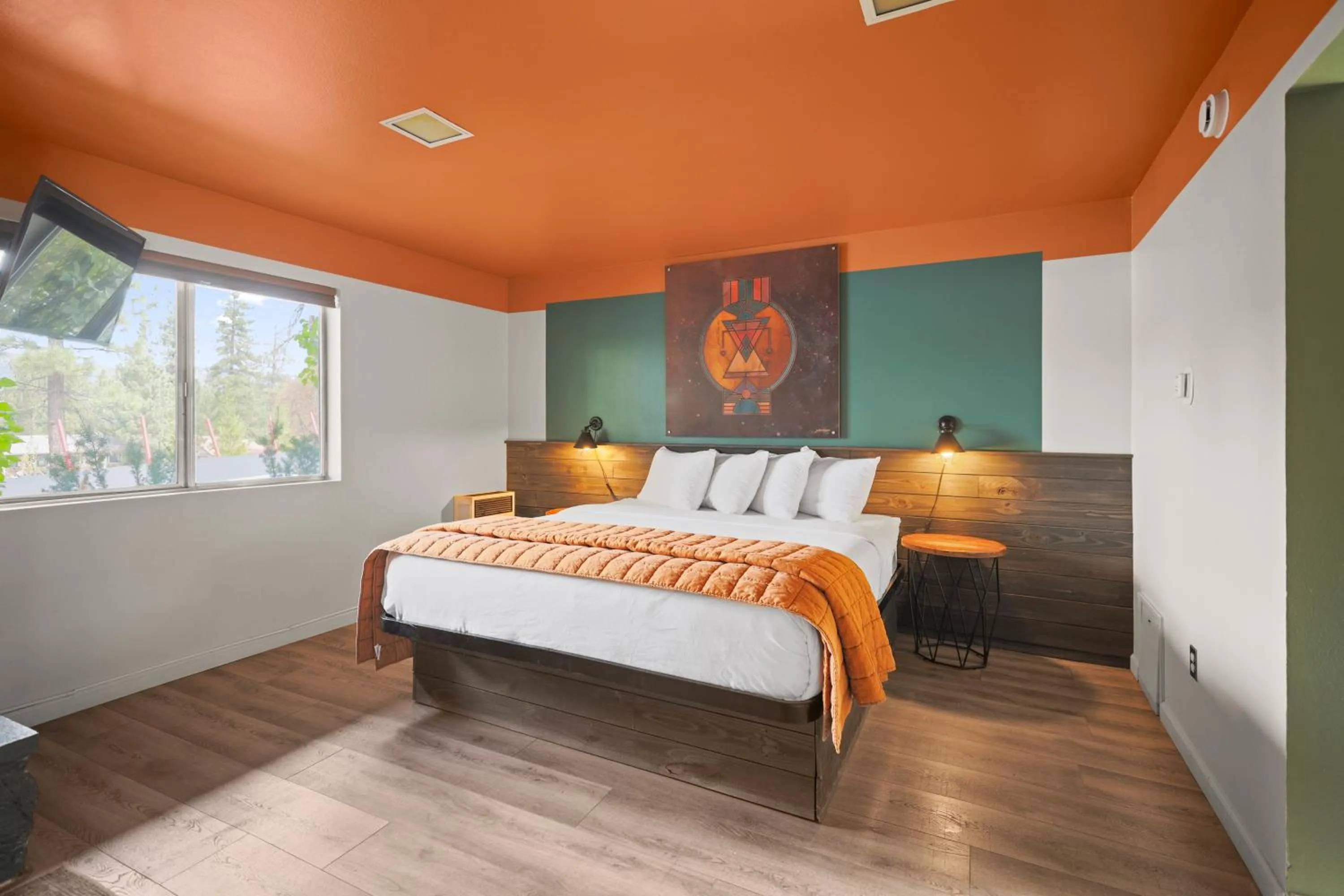 Bedroom, Bed in Sessions Retreat & Hotel