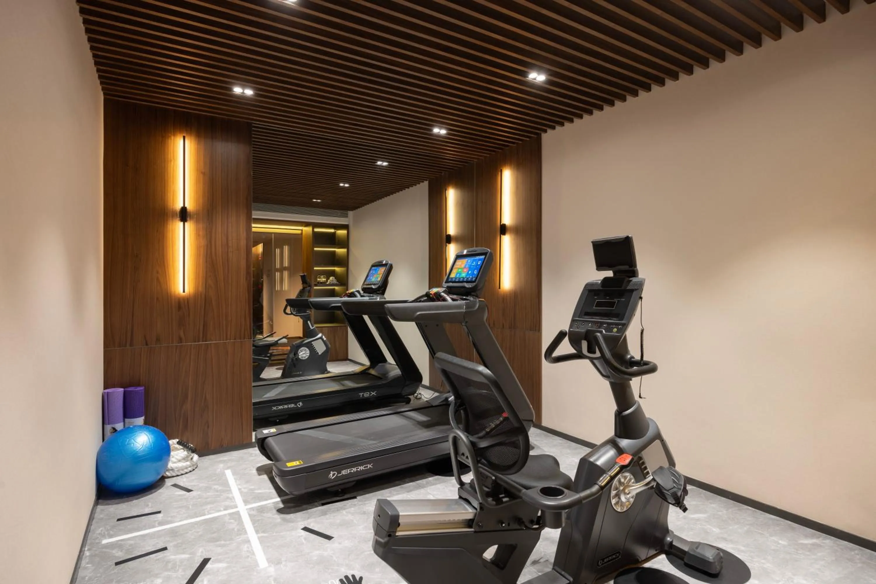 Fitness centre/facilities in UrCove by Hyatt Xi'an Bell Tower Huimin Street Hotel