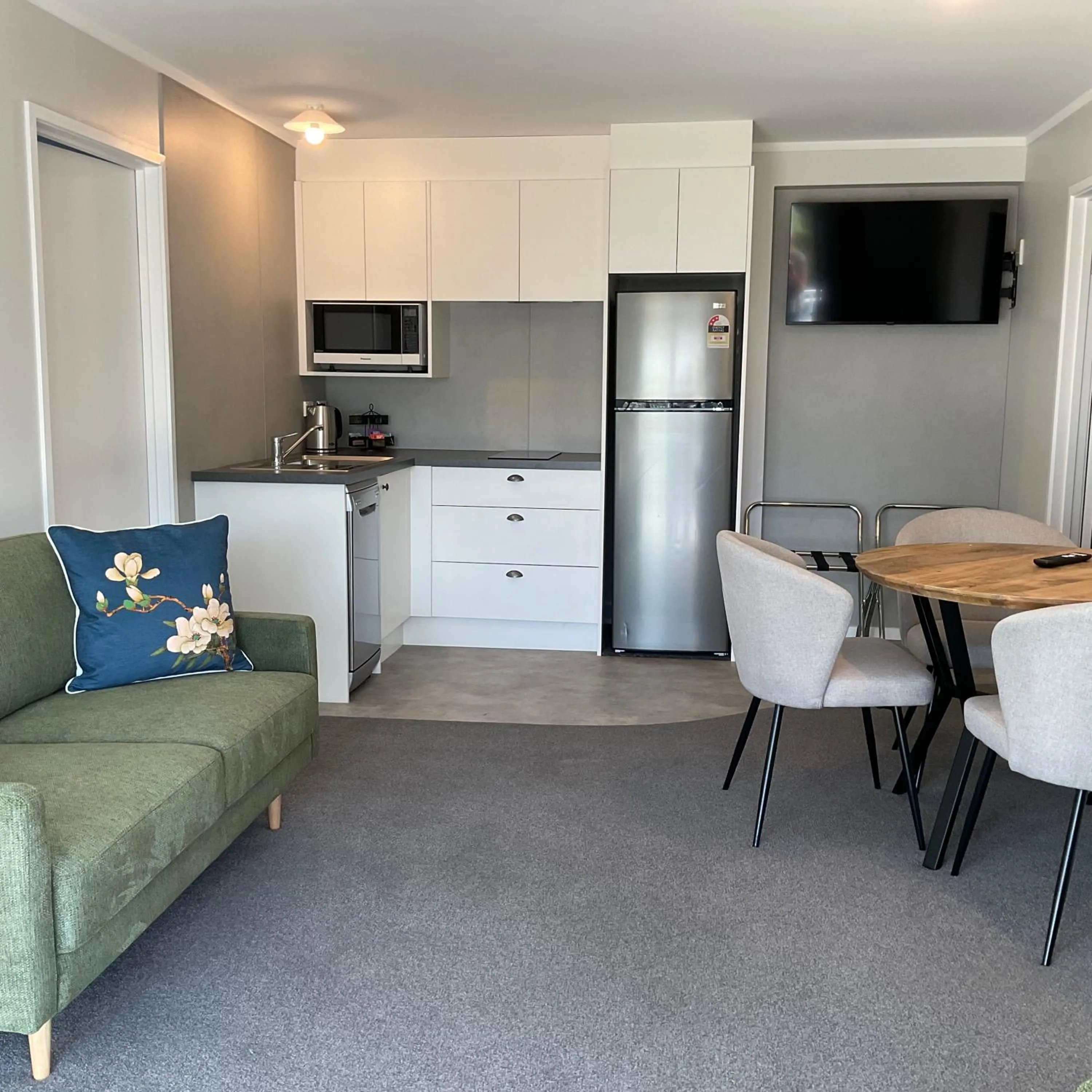 Two-Bedroom Apartment with Terrace in Pioneer Motel Collingwood