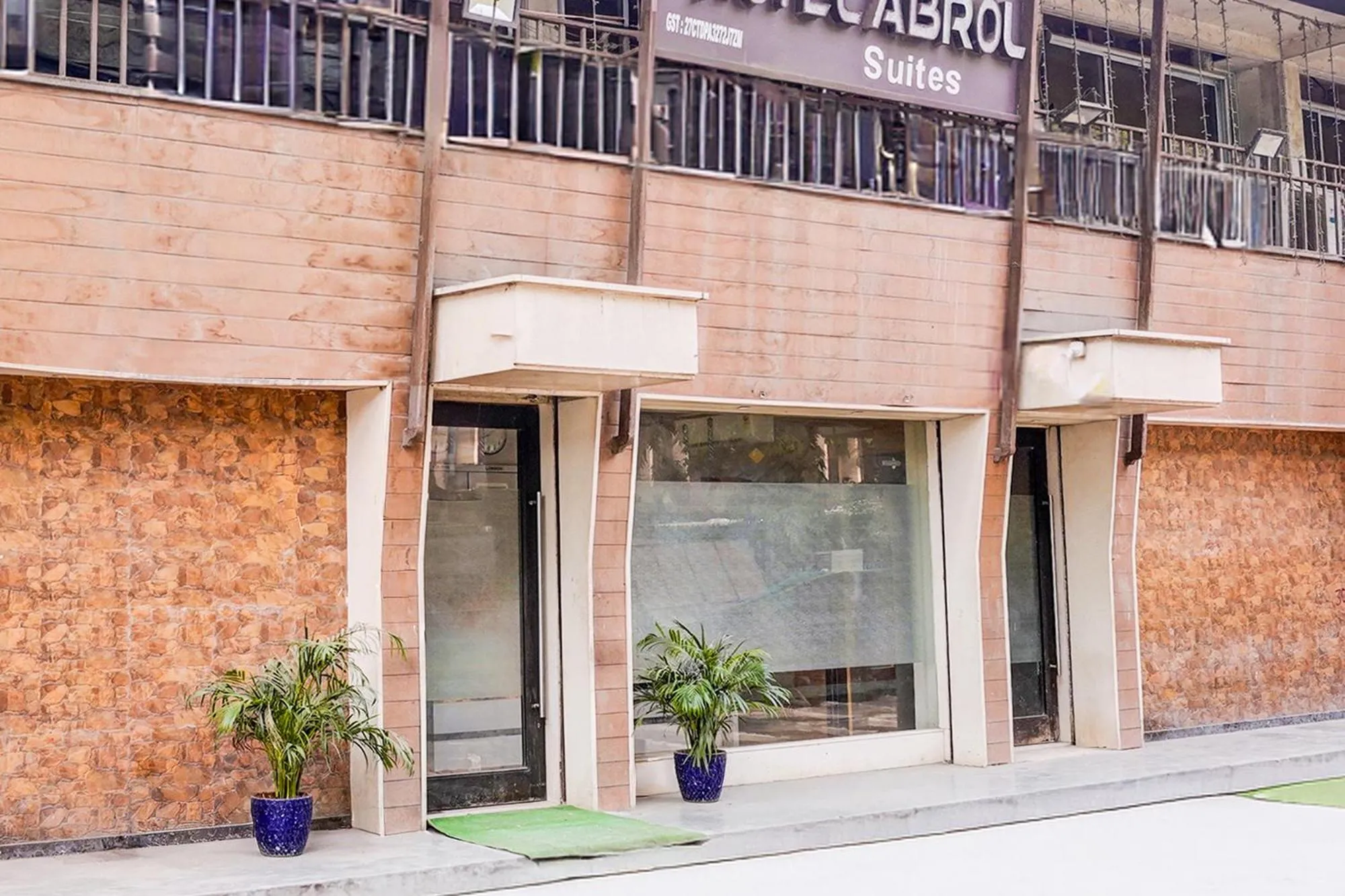 Facade/entrance in FabHotel Abrol Suites