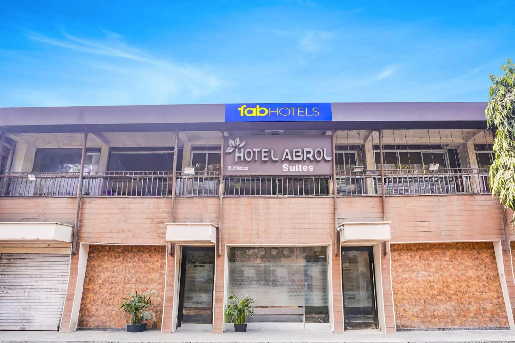 Facade/entrance in FabHotel Abrol Suites
