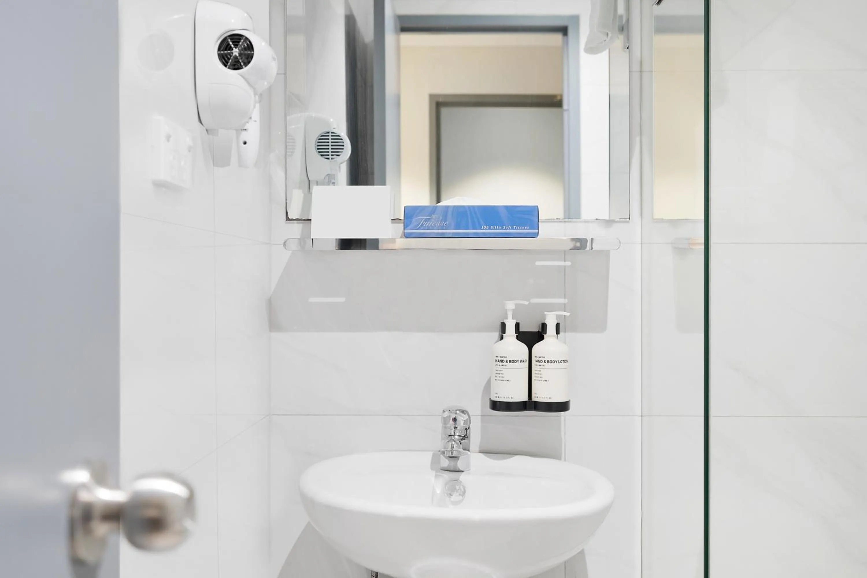 Bathroom in BreakFree on Broadway Sydney, an Accor Hotel