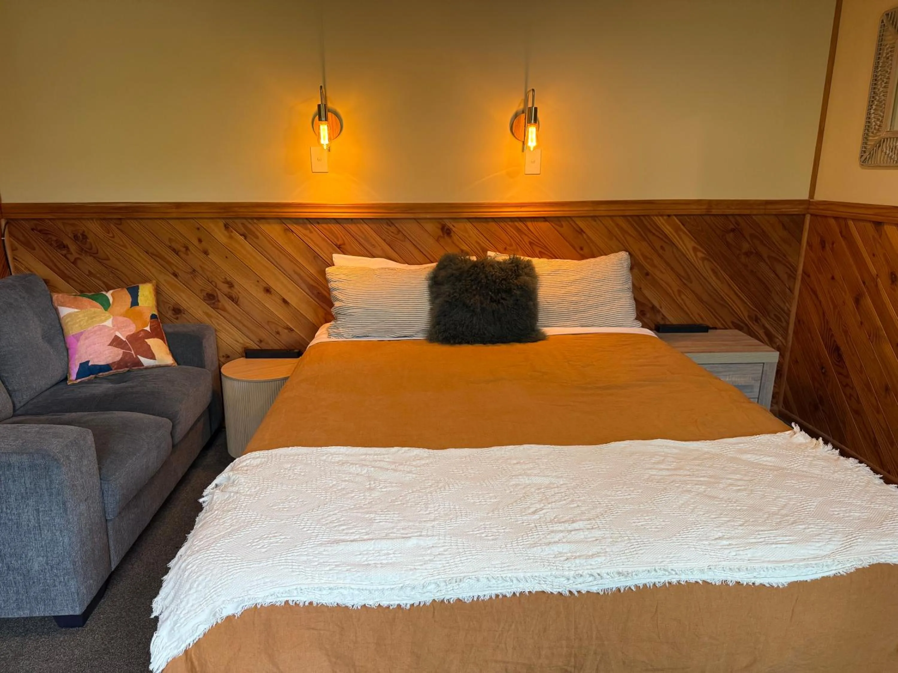 Bed in Te Anau Lakefront Backpackers