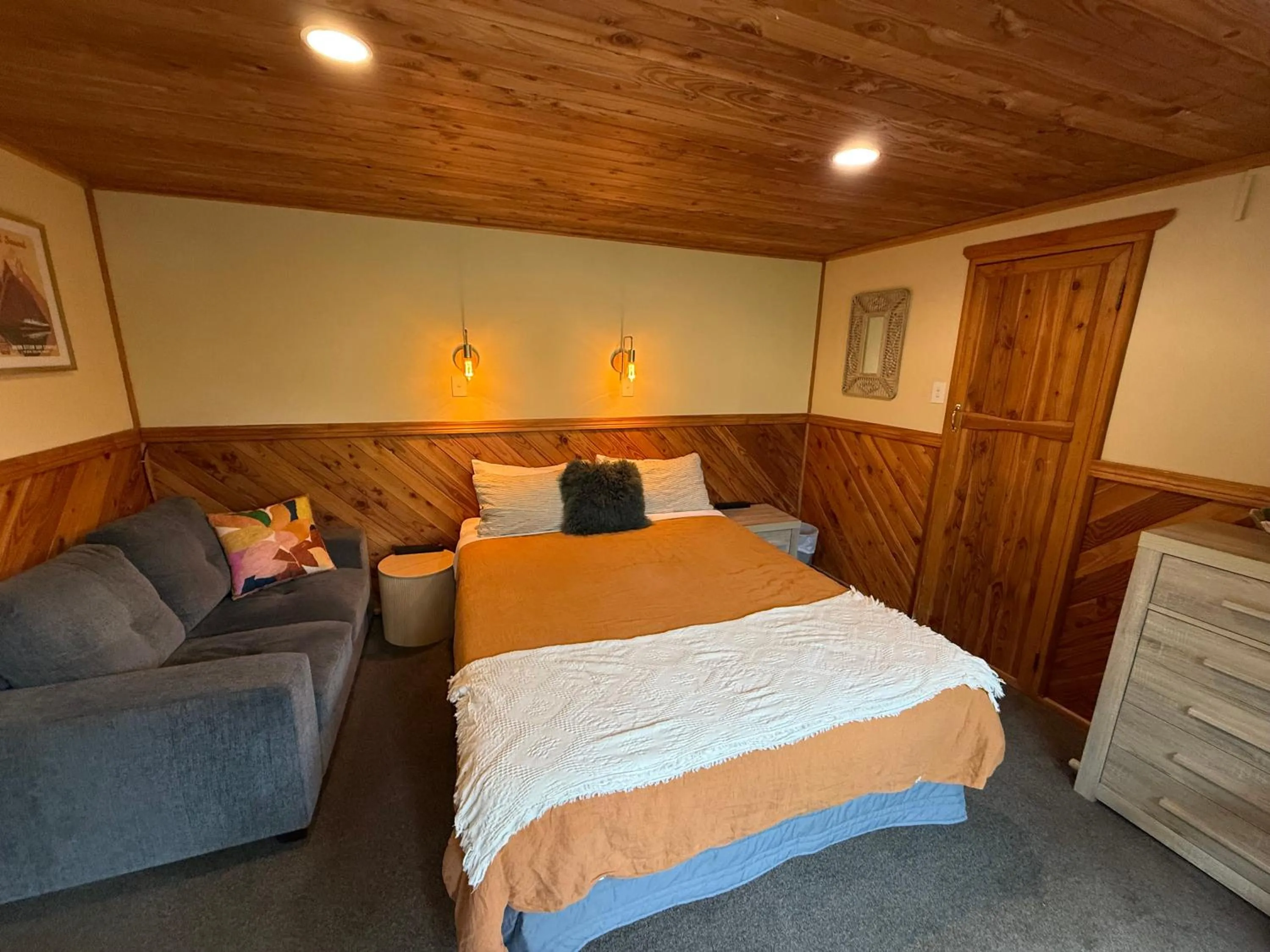 Bed in Te Anau Lakefront Backpackers