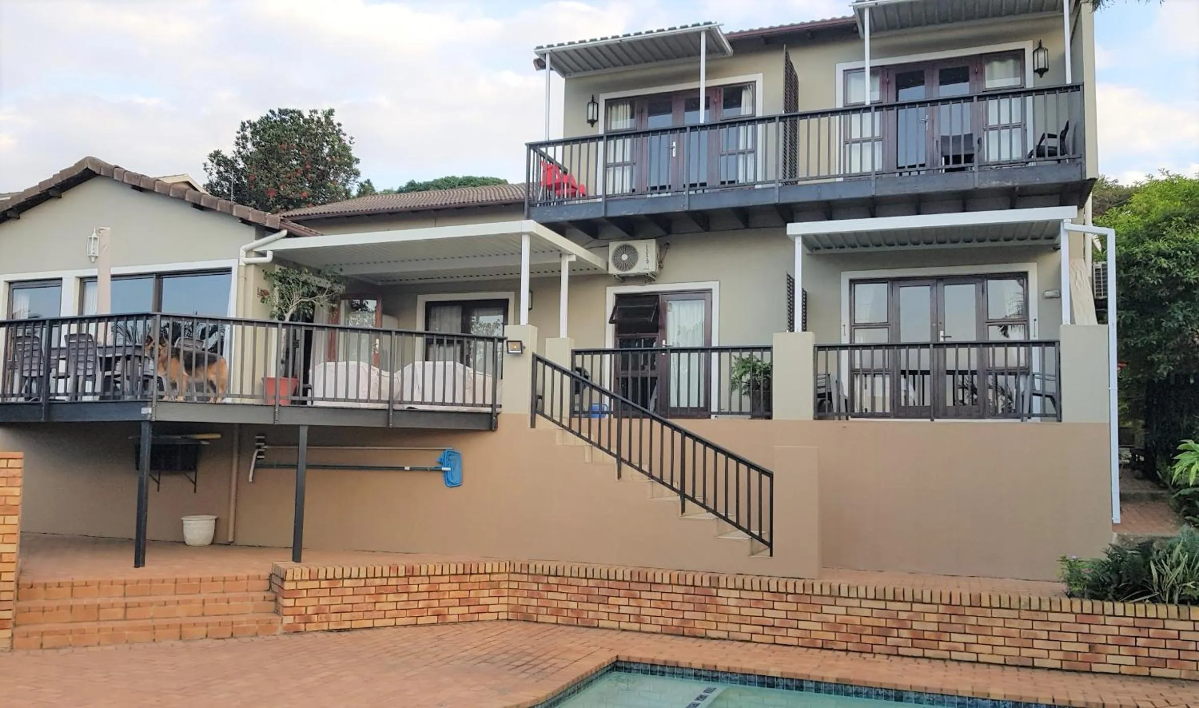 Property building in Crooked Tree Cottage